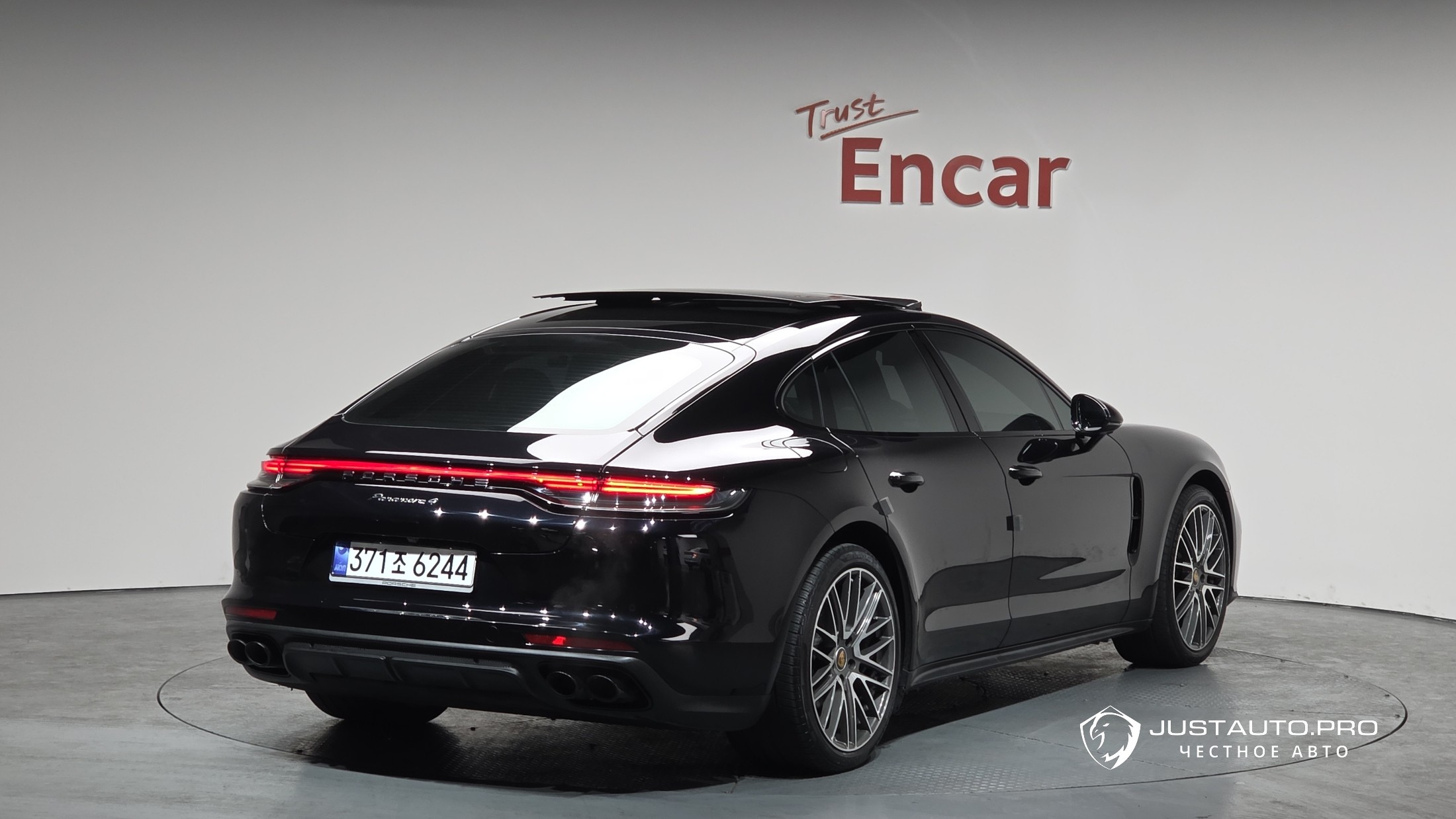 Автомобиль Porsche Panamera