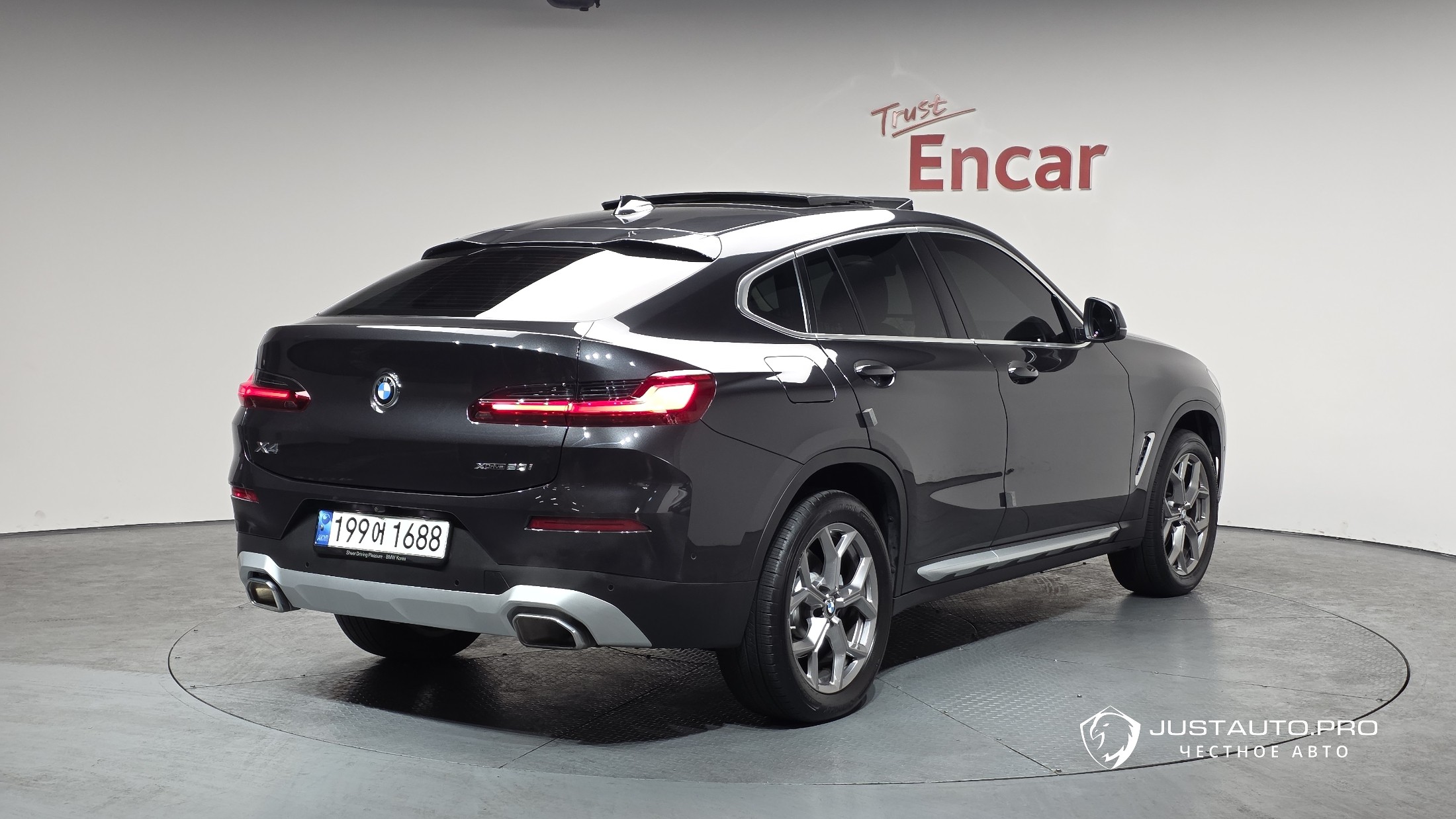 Автомобиль BMW X4