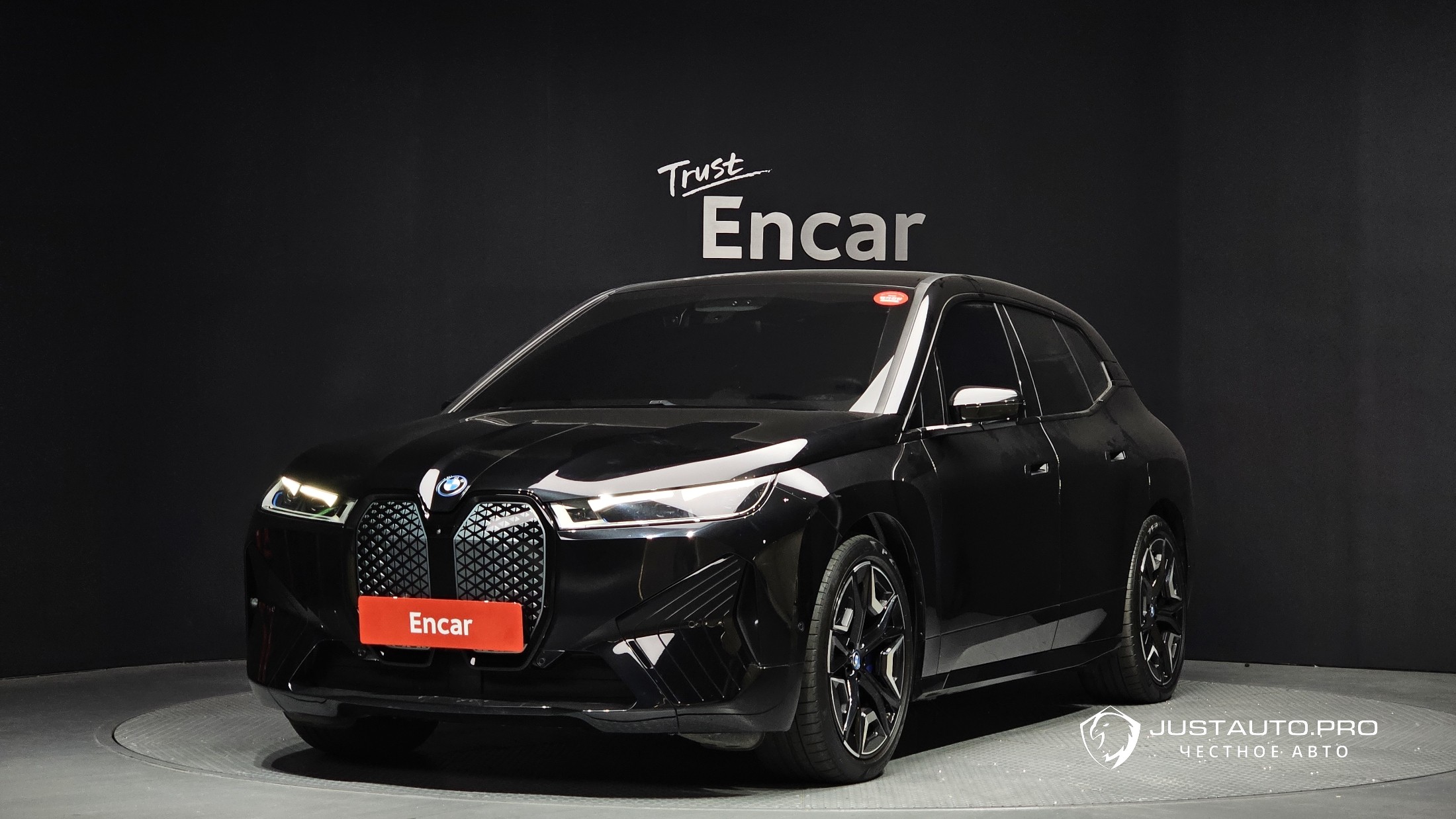 Автомобиль BMW iX