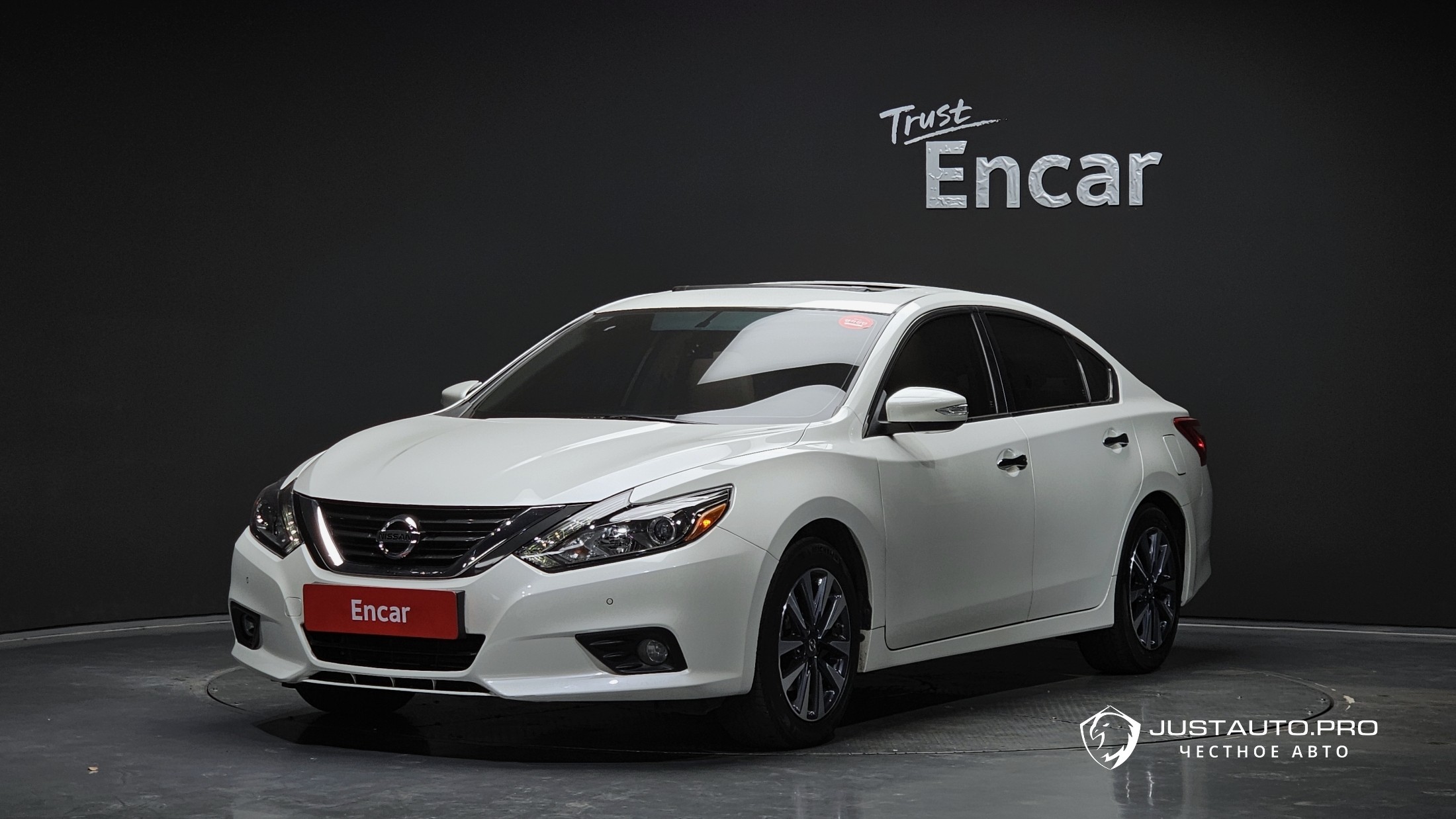 Автомобиль Nissan Altima