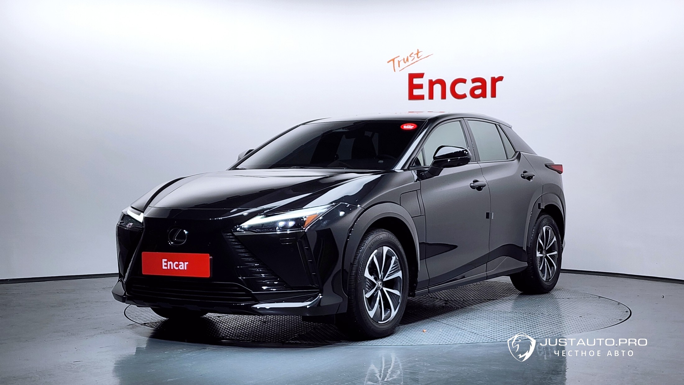 Автомобиль Lexus RZ