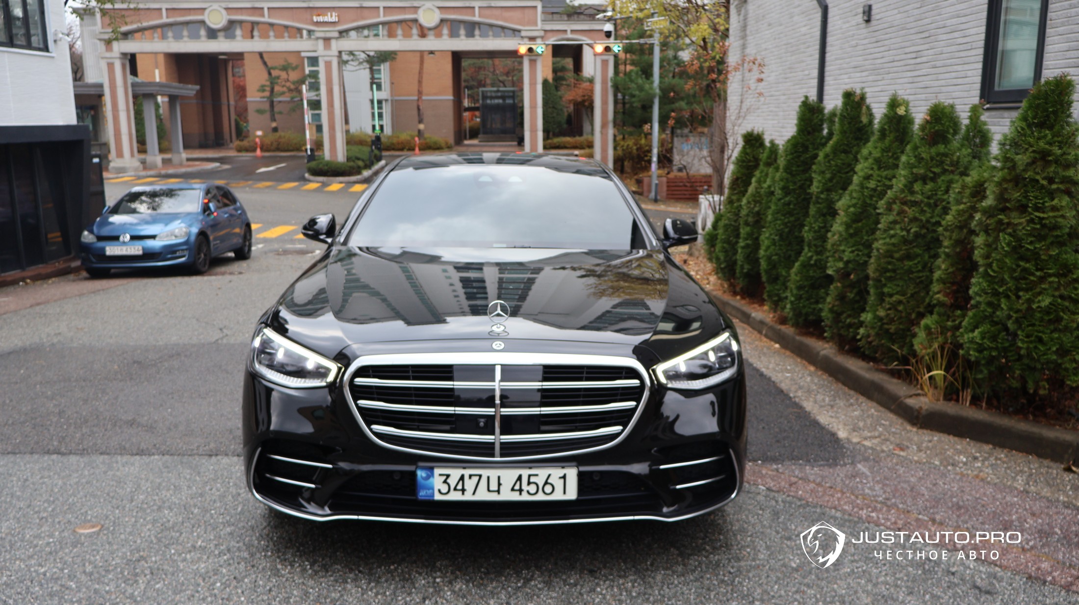 Автомобиль Mercedes-Benz S-Class