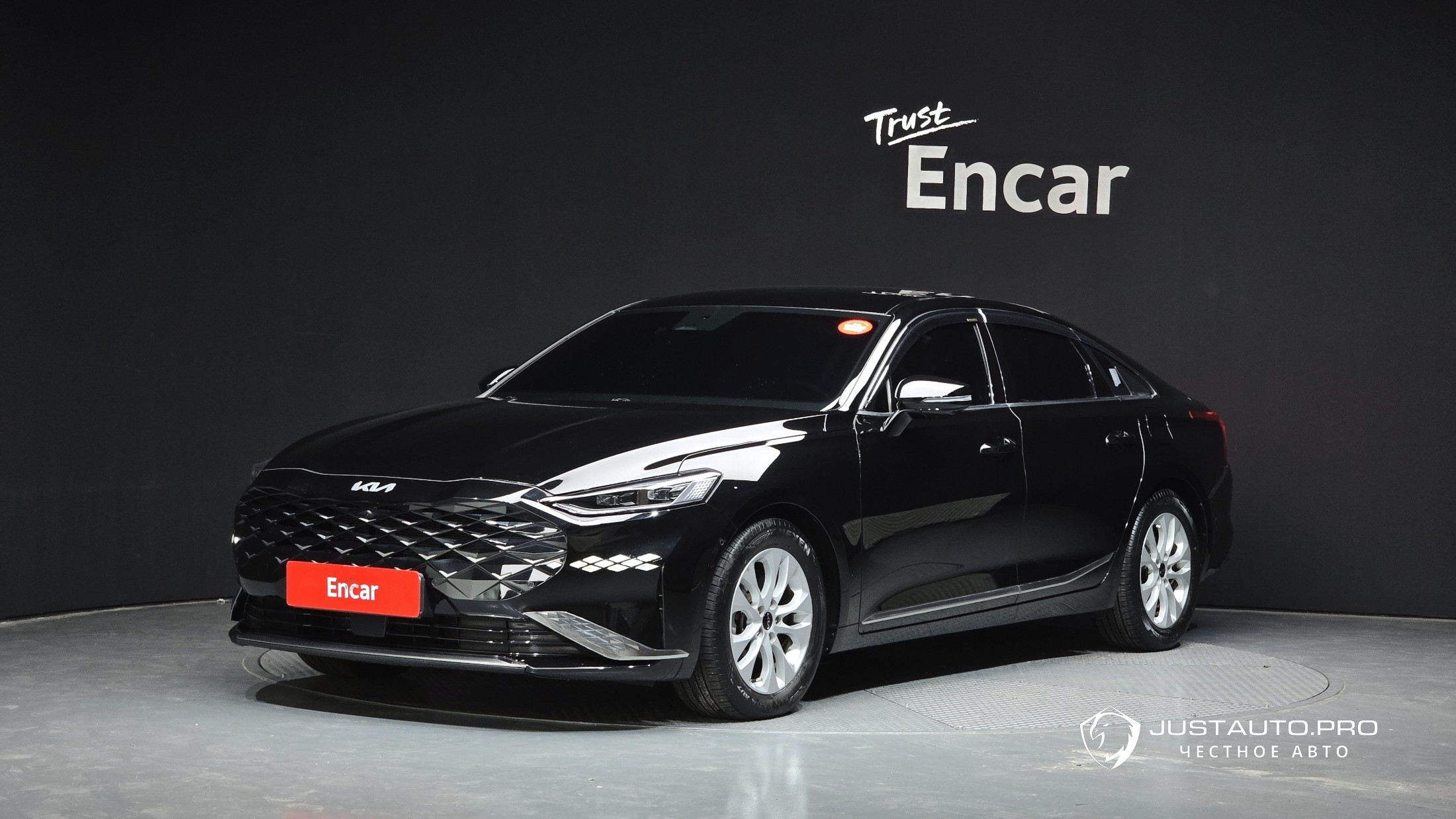 Автомобиль Kia K8