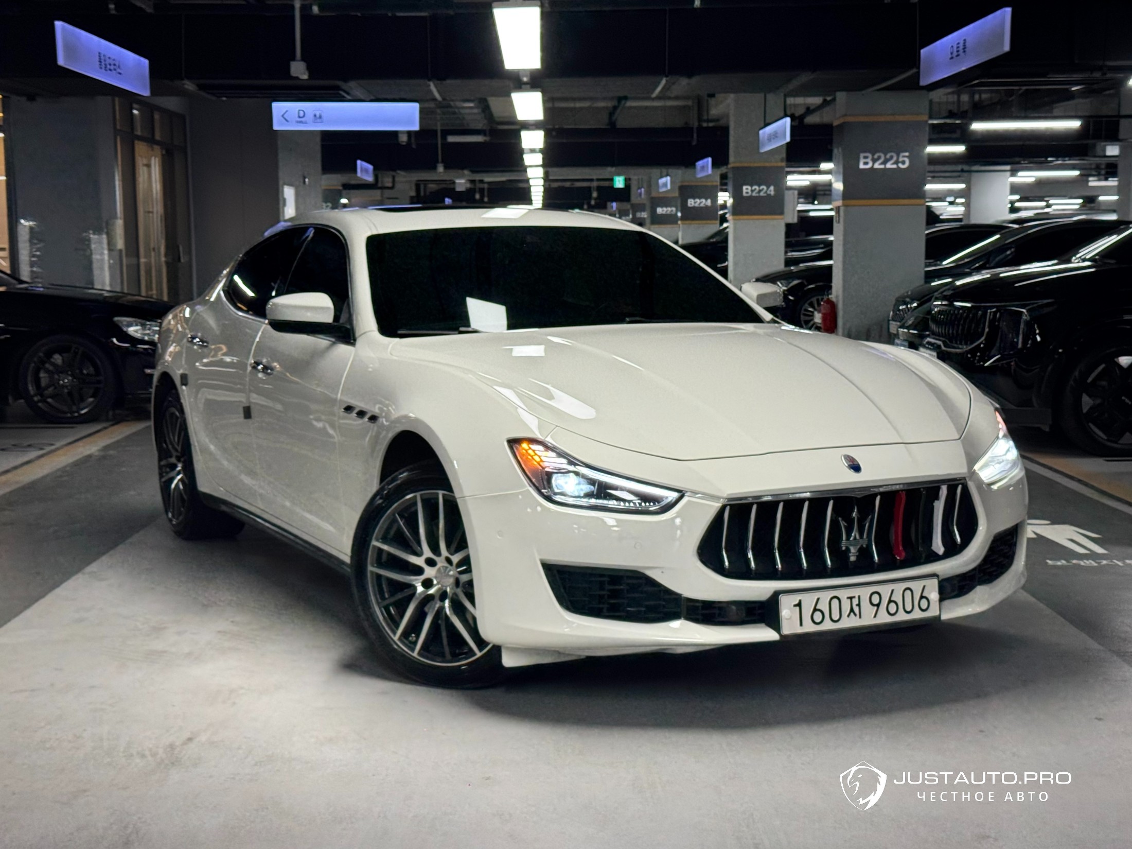Автомобиль Maserati Ghibli