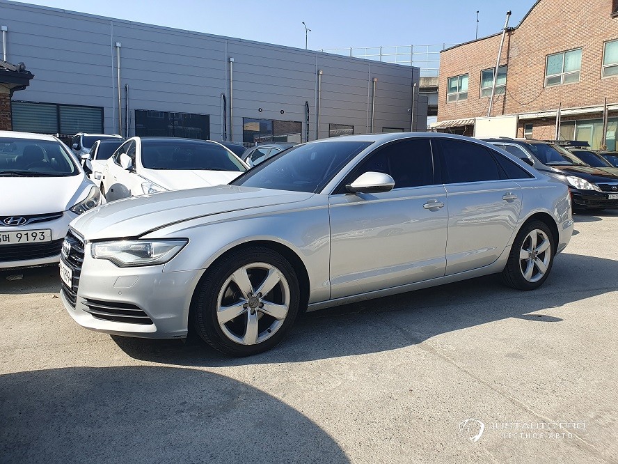Автомобиль Audi A6
