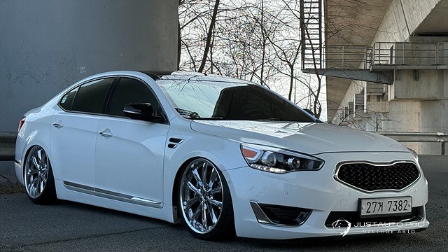 Автомобиль Kia K7