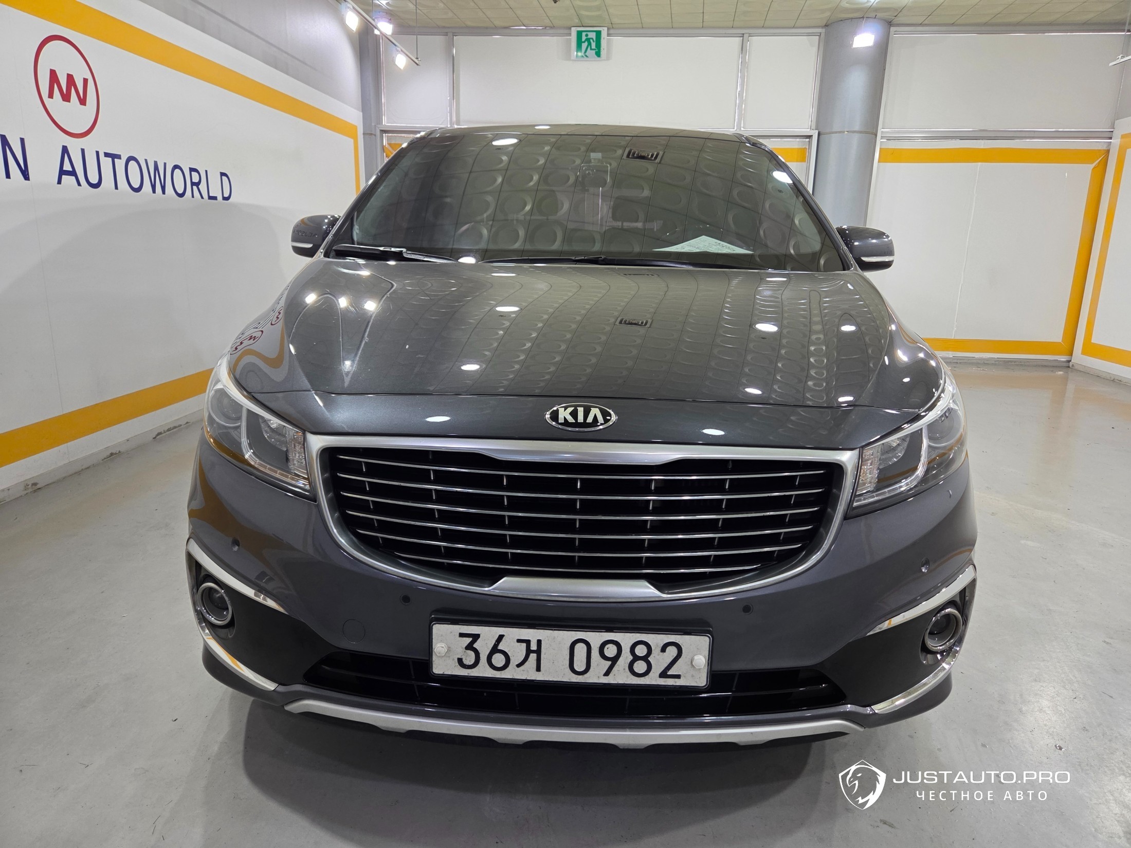 Автомобиль Kia Canival