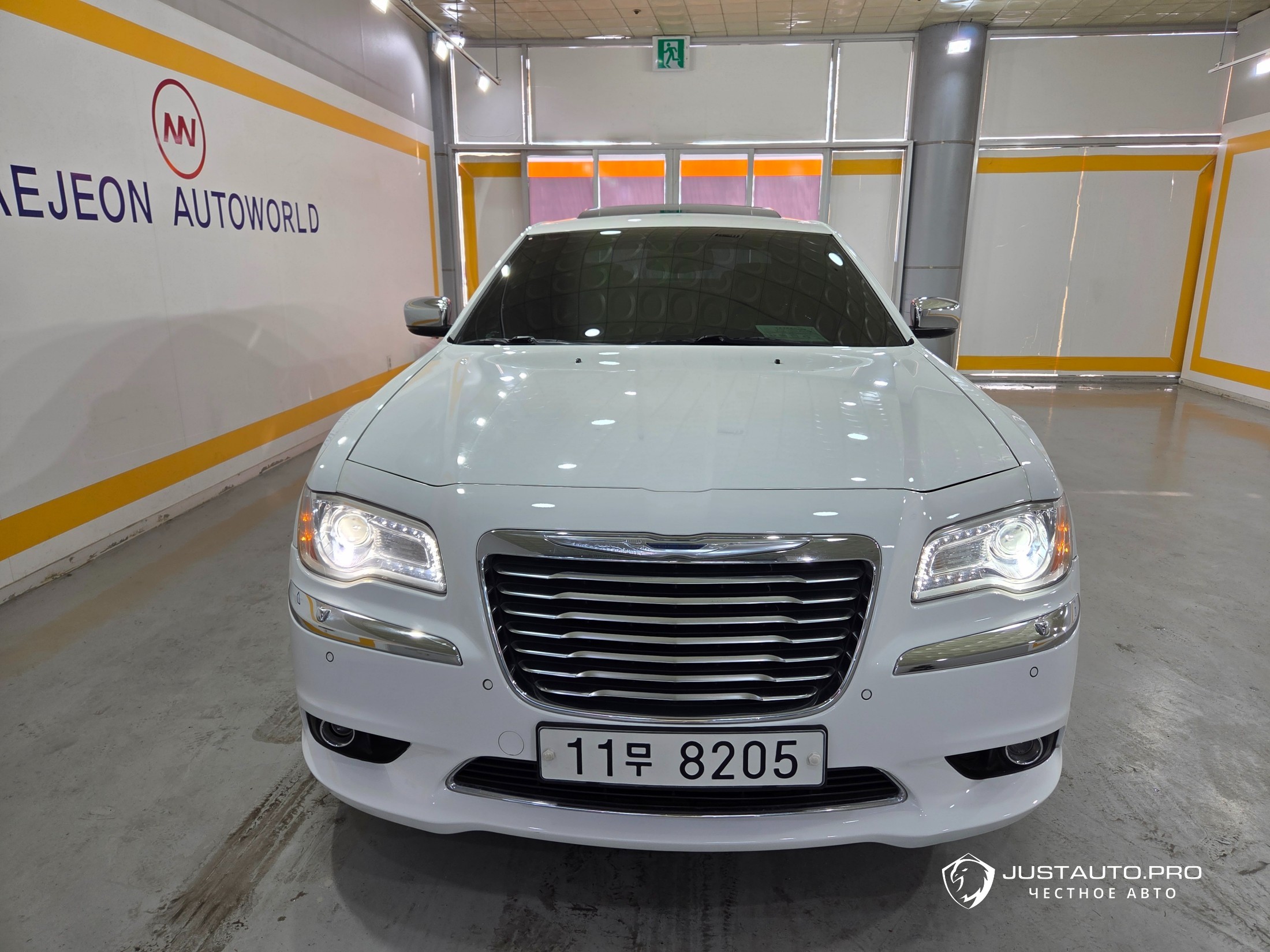 Автомобиль Chrysler 300C
