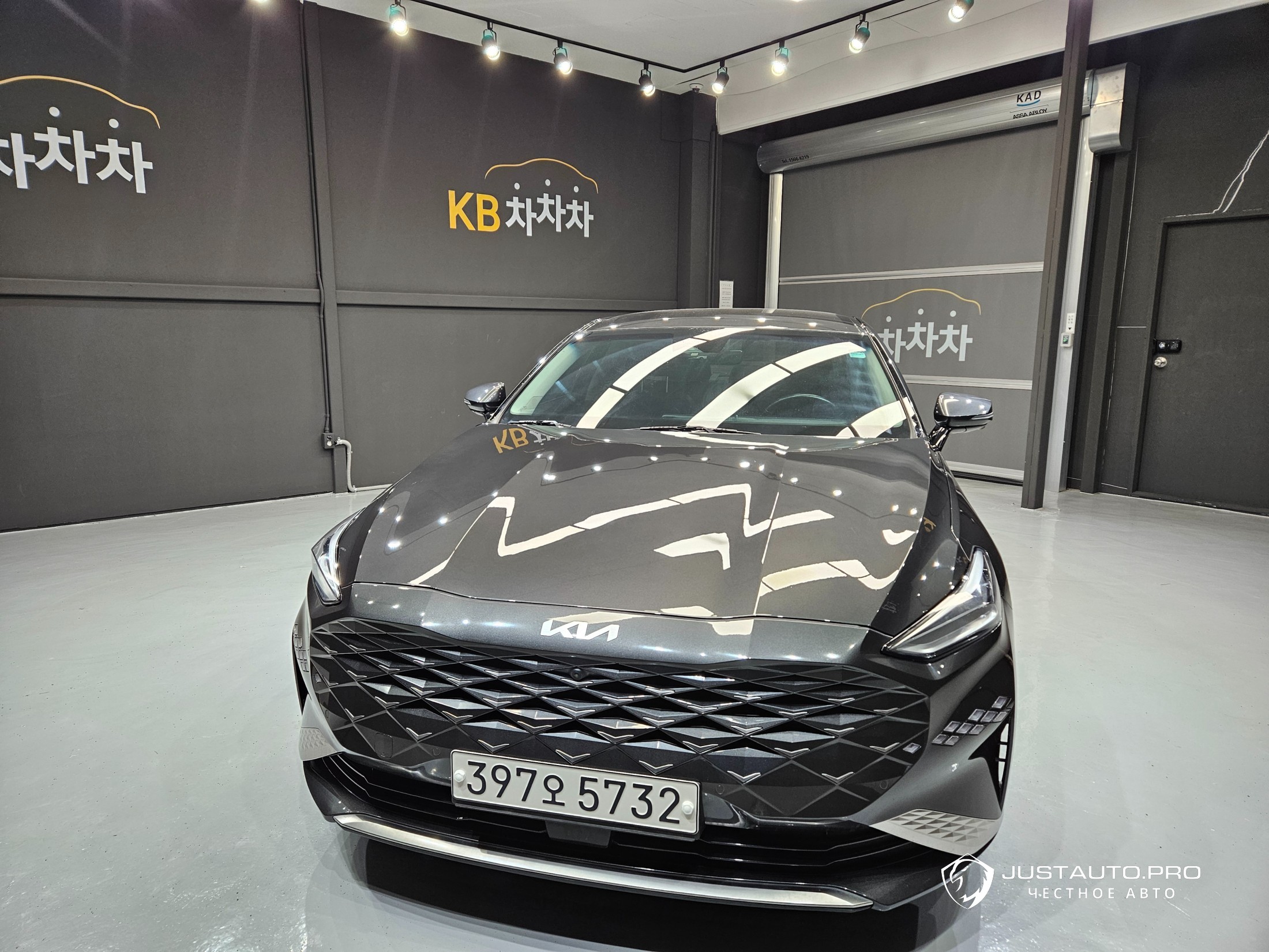 Автомобиль Kia K8