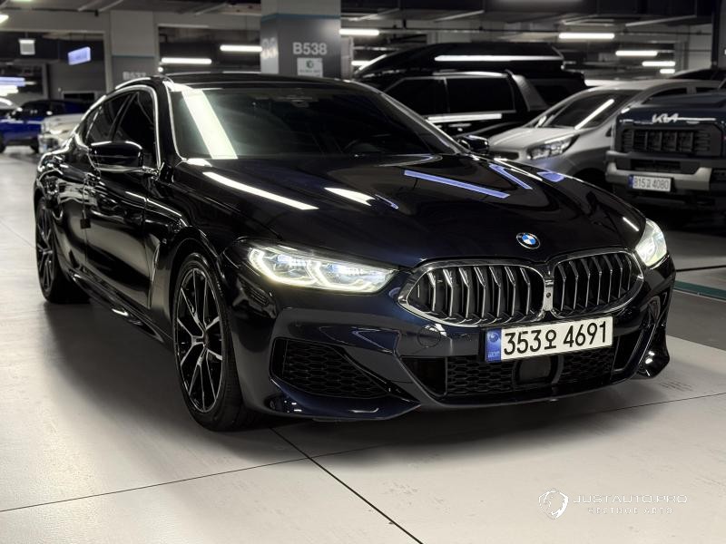 Автомобиль BMW 8-Series