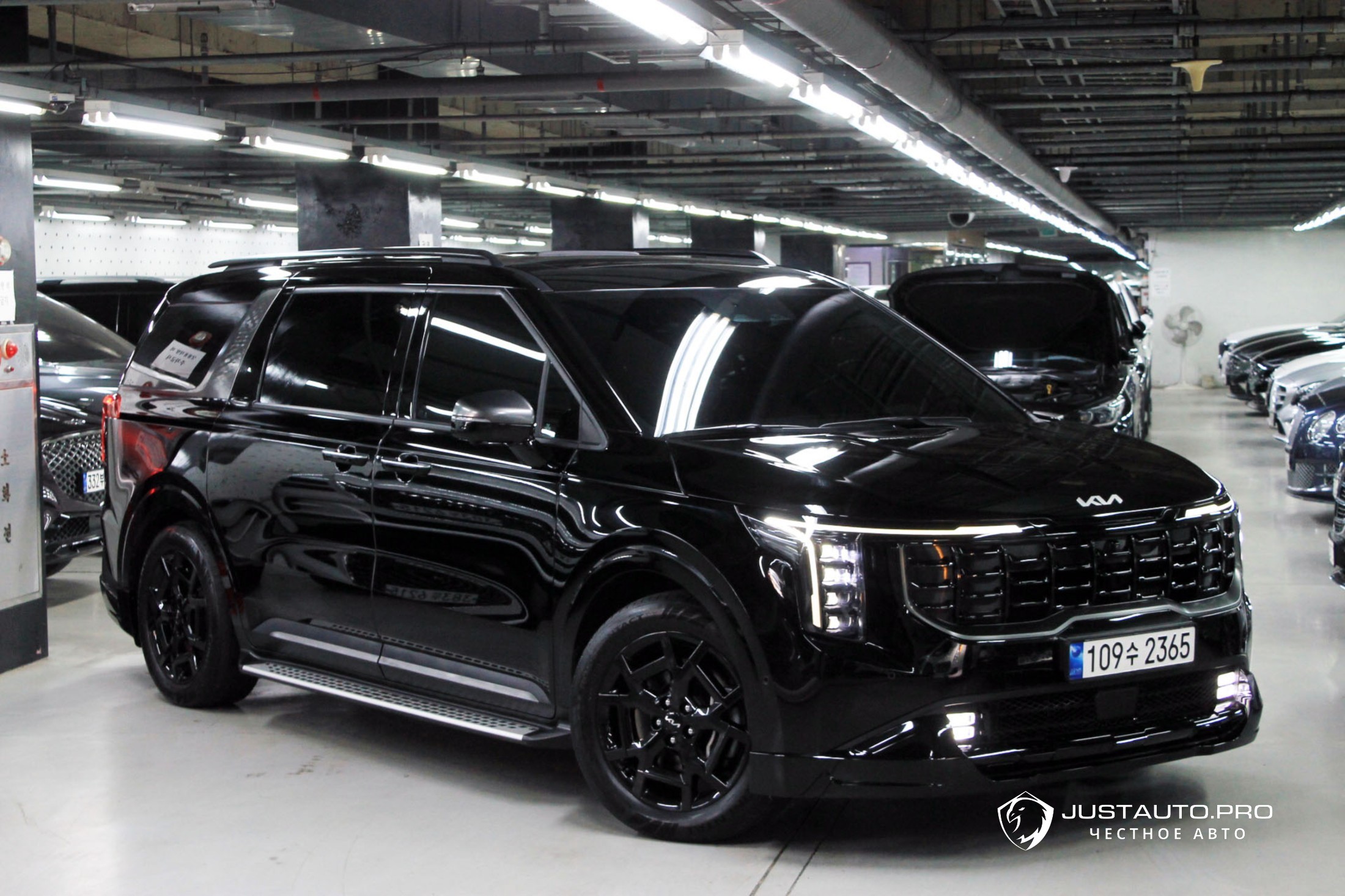 Автомобиль Kia Canival