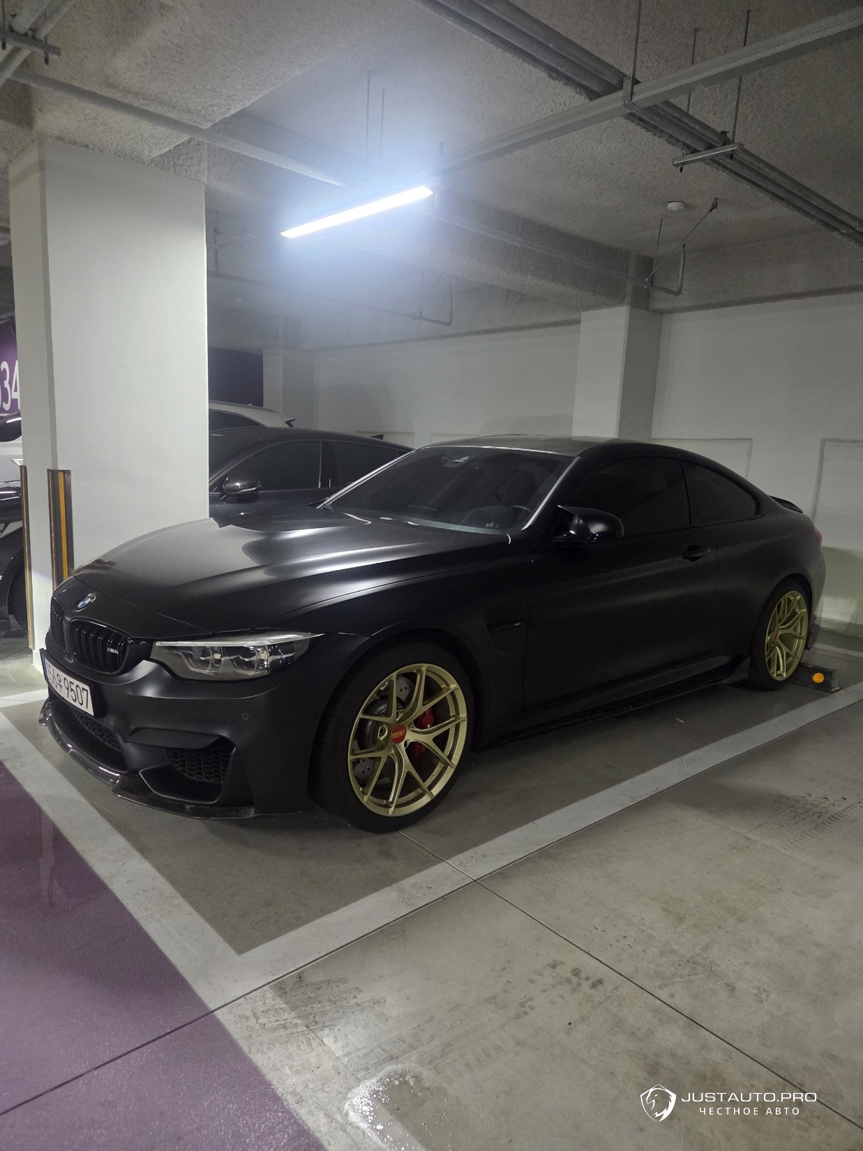Автомобиль BMW M4