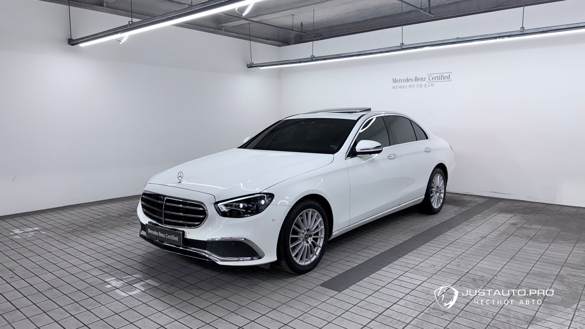 Автомобиль Mercedes-Benz E-Class