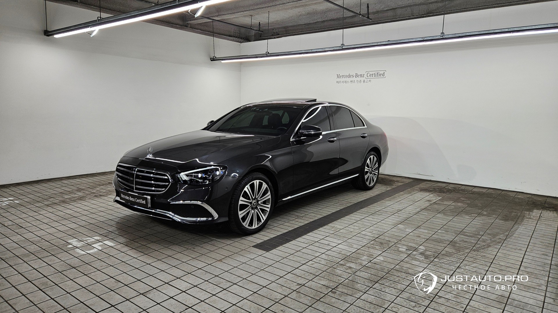 Автомобиль Mercedes-Benz E-Class