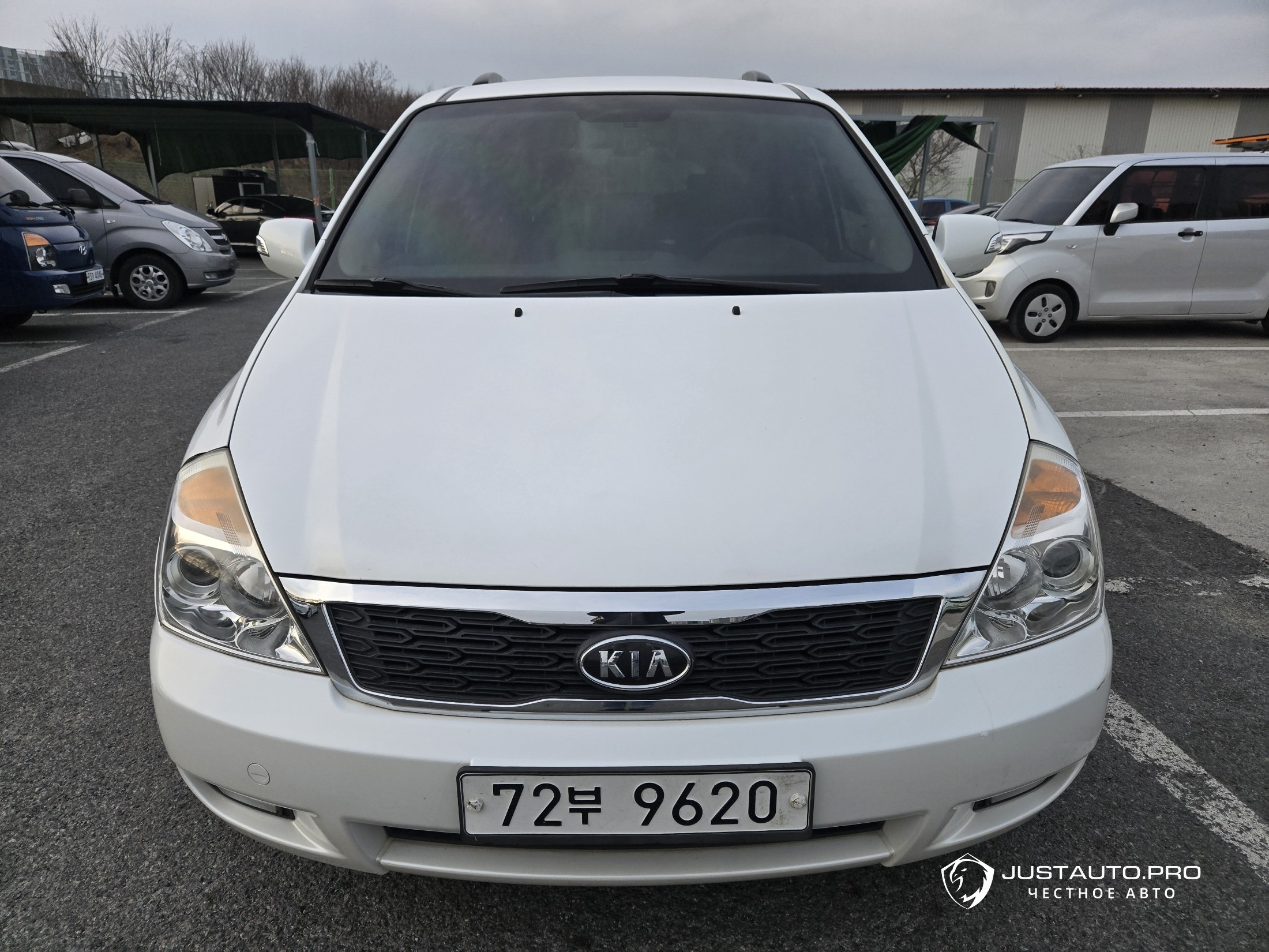 Автомобиль Kia Canival