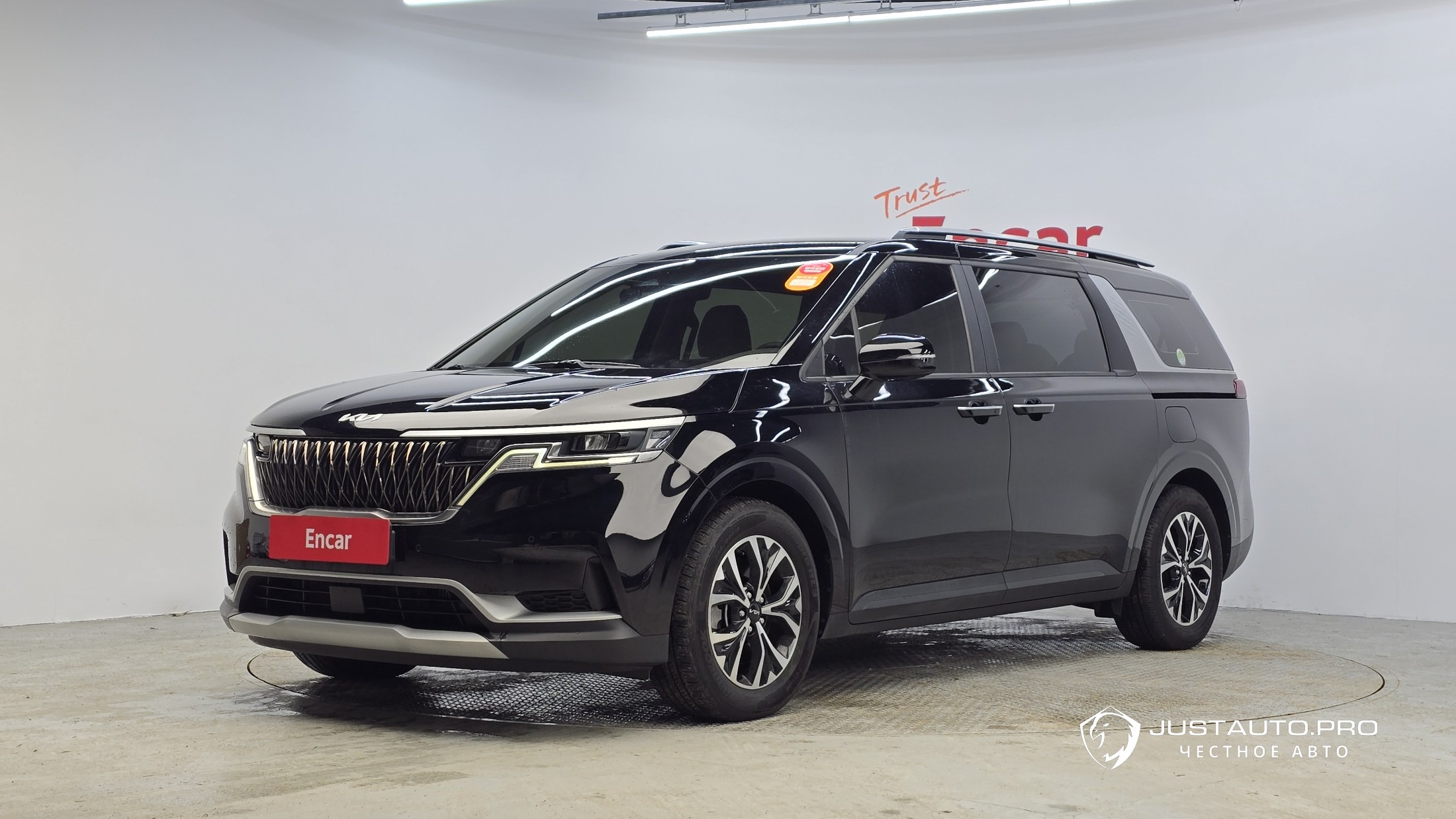 Автомобиль Kia Canival