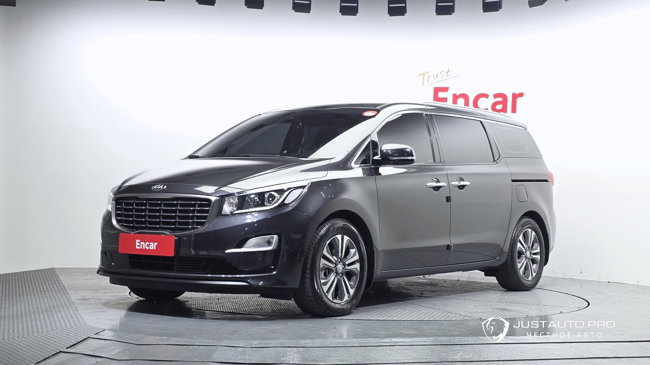 Автомобиль Kia Canival