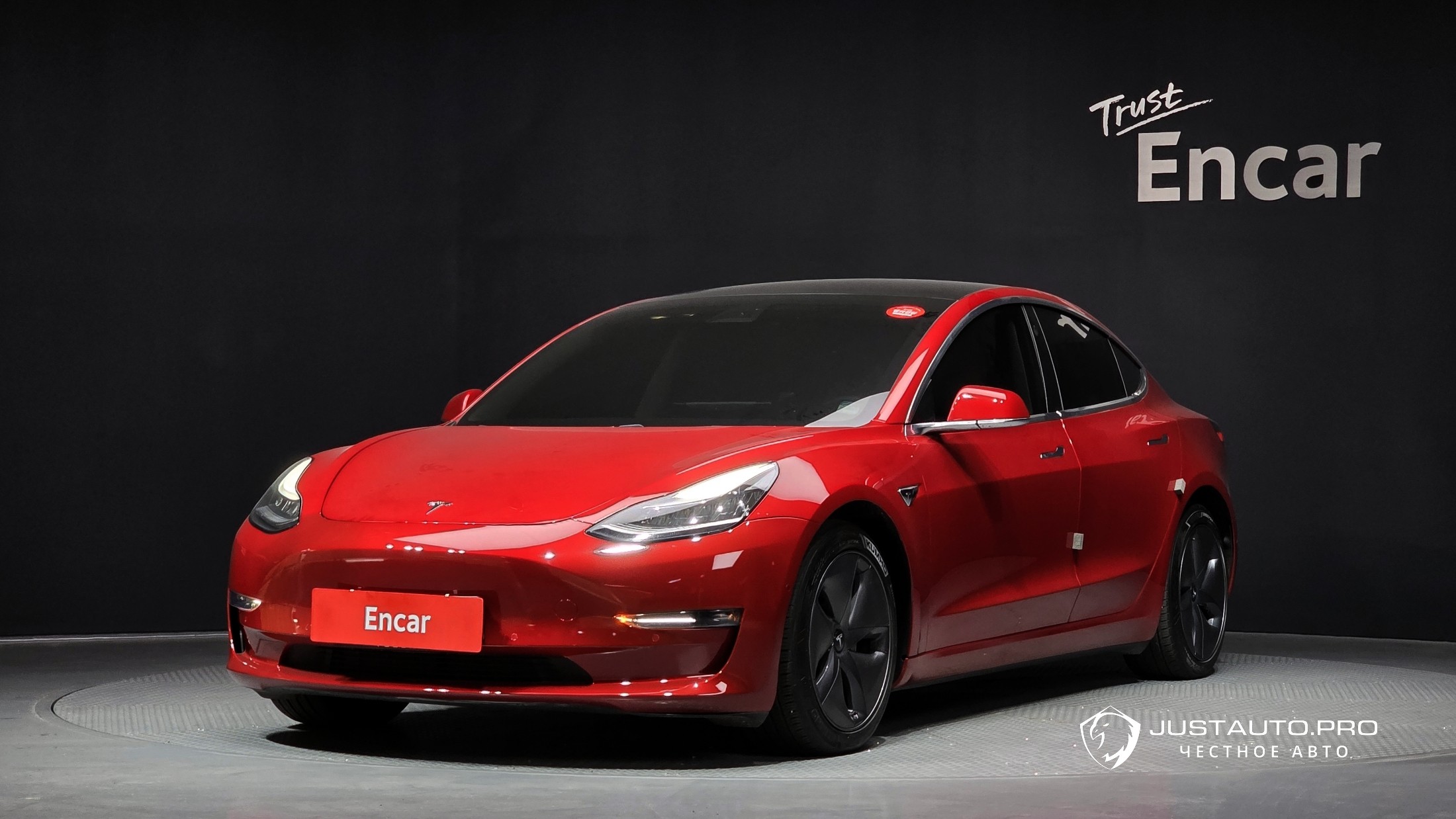 Автомобиль Tesla Model 3