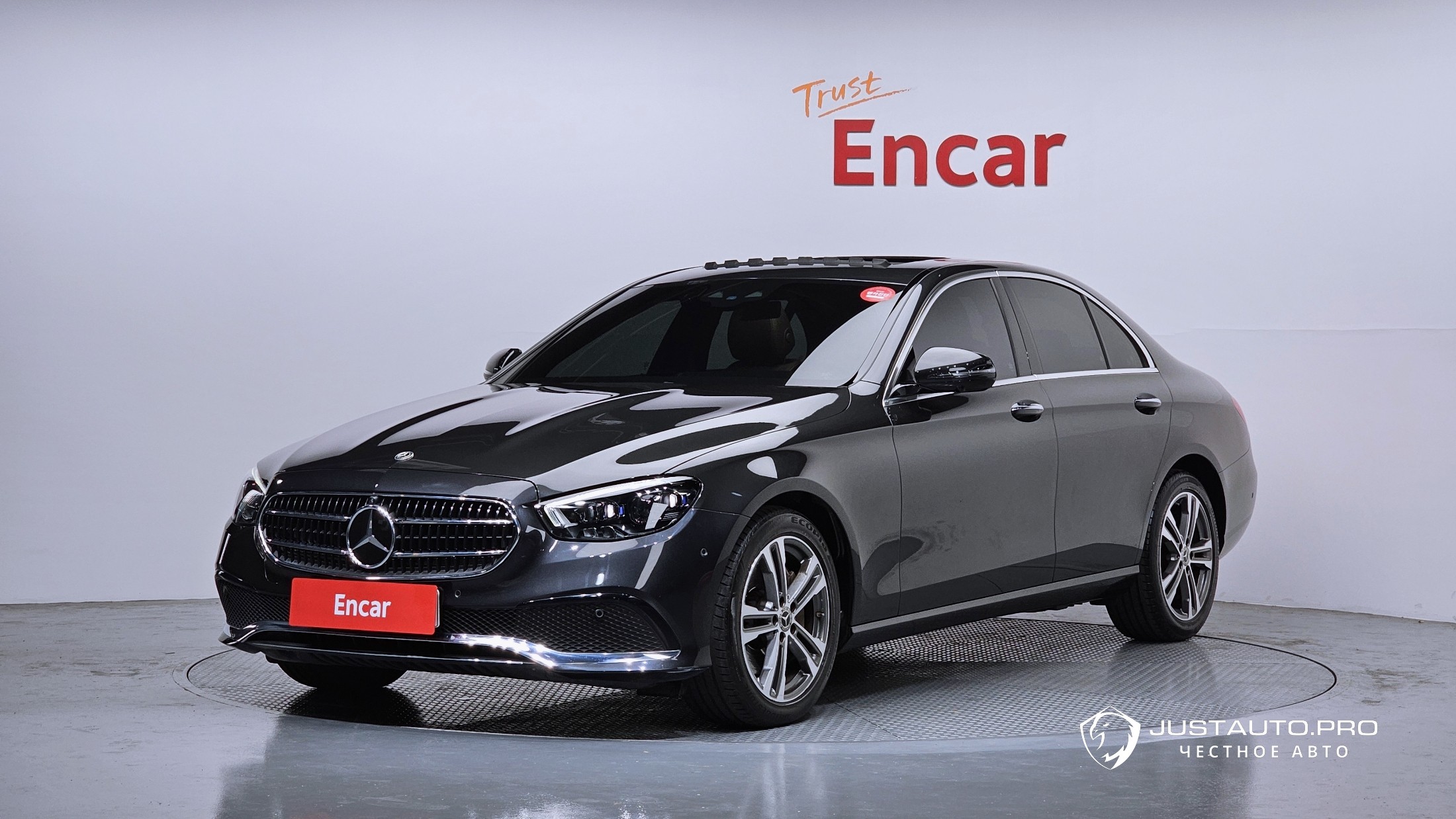 Автомобиль Mercedes-Benz E-Class