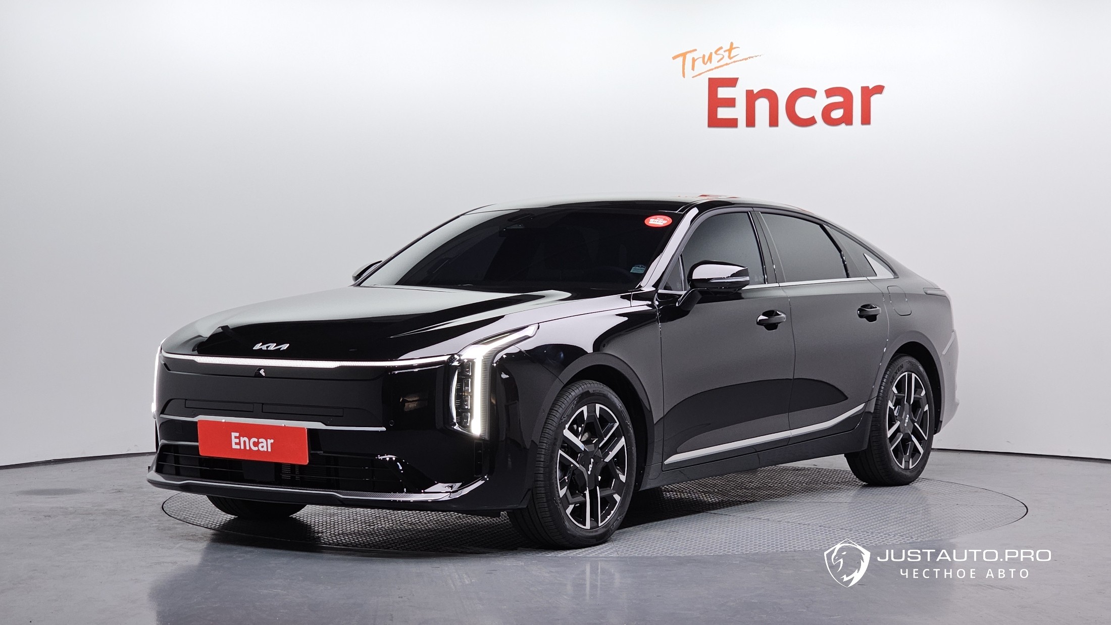 Автомобиль Kia K8