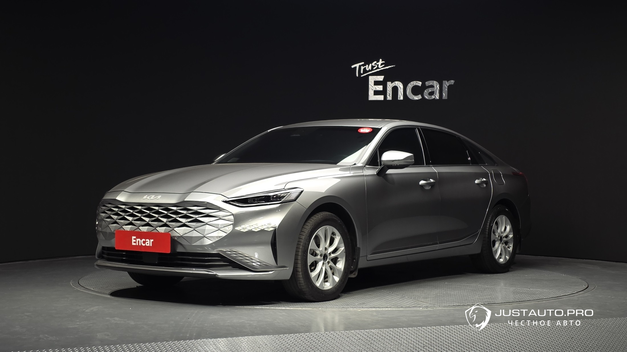 Автомобиль Kia K8