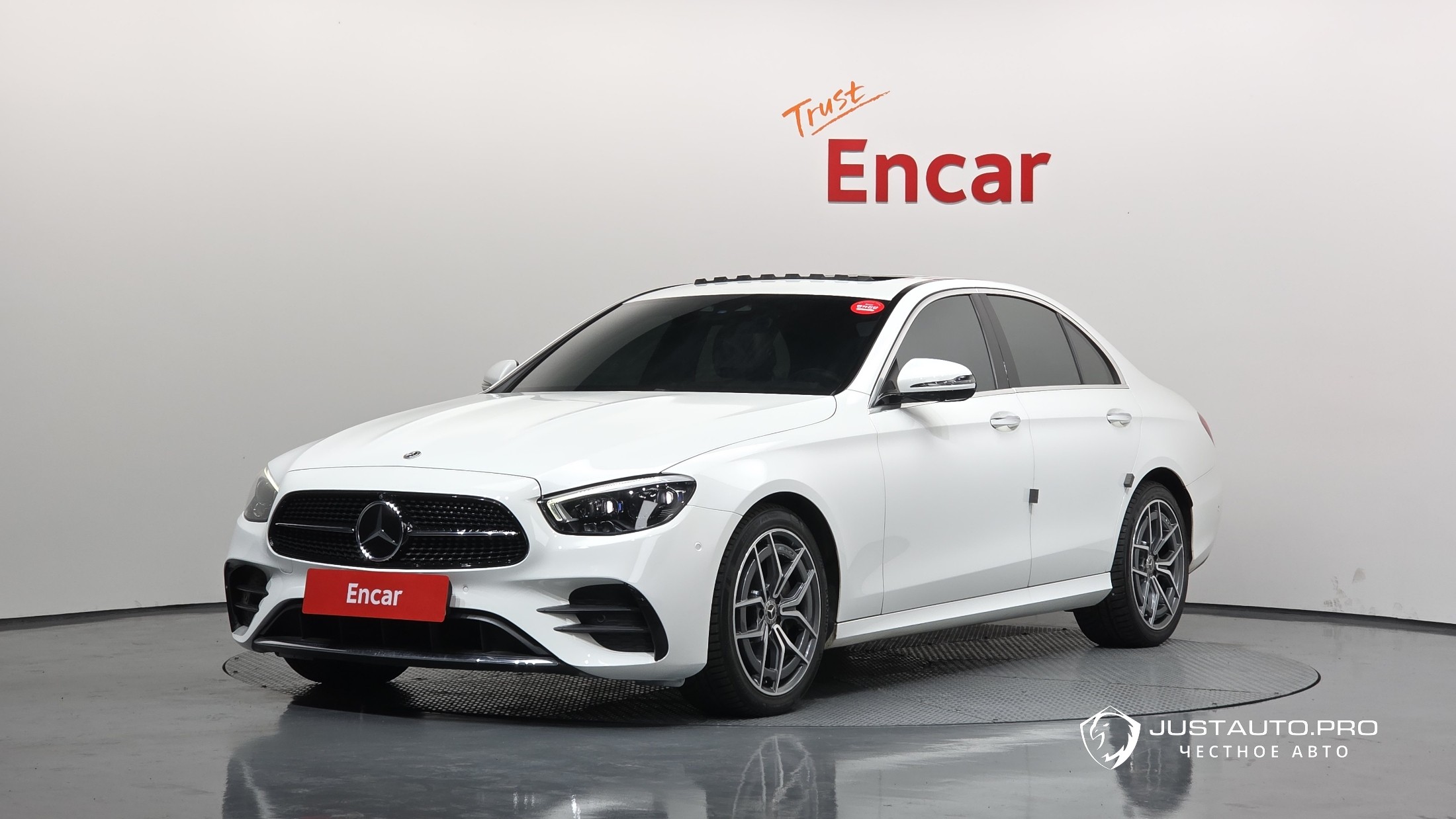 Автомобиль Mercedes-Benz E-Class