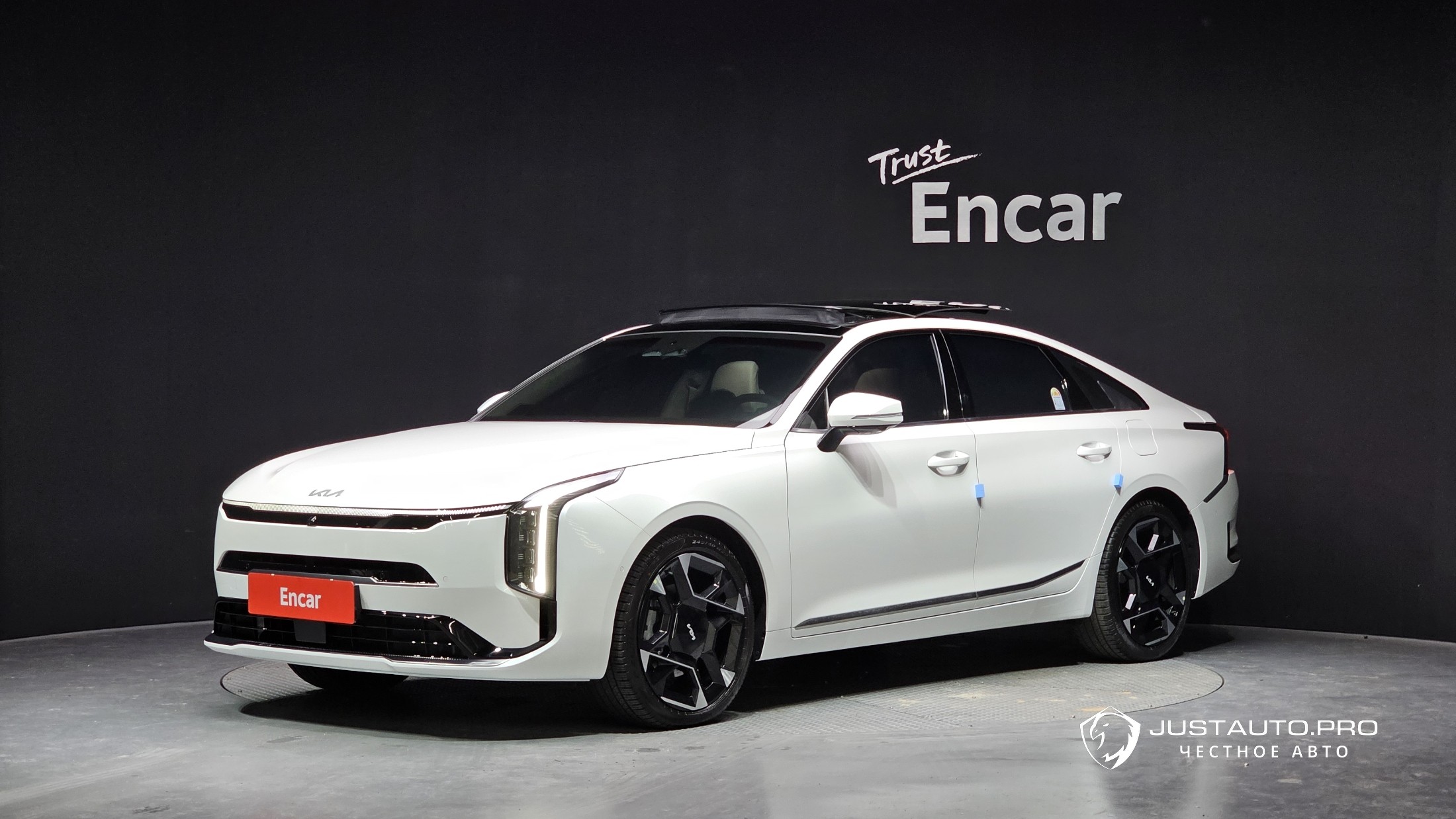 Автомобиль Kia K8