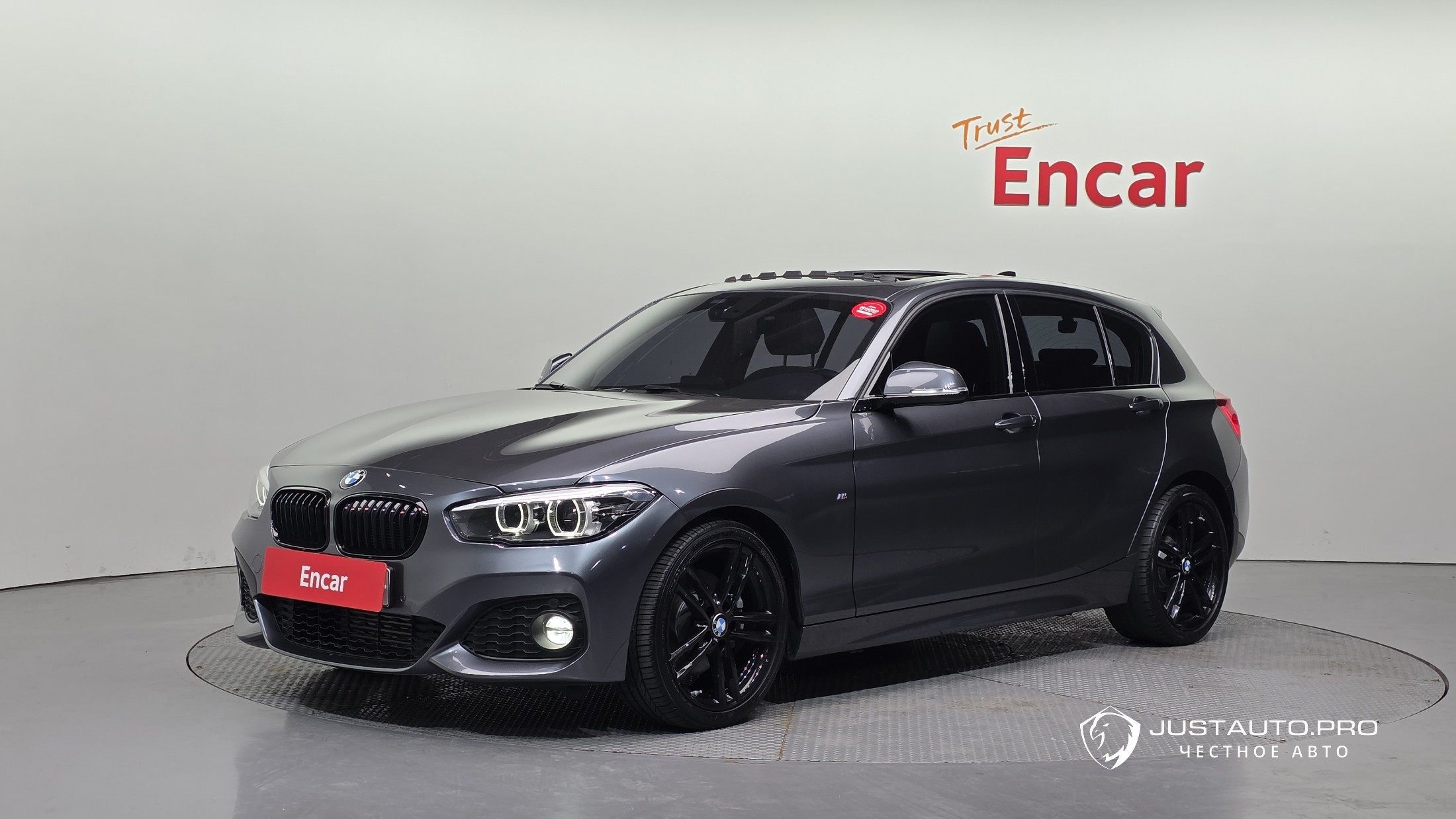 Автомобиль BMW 1-Series