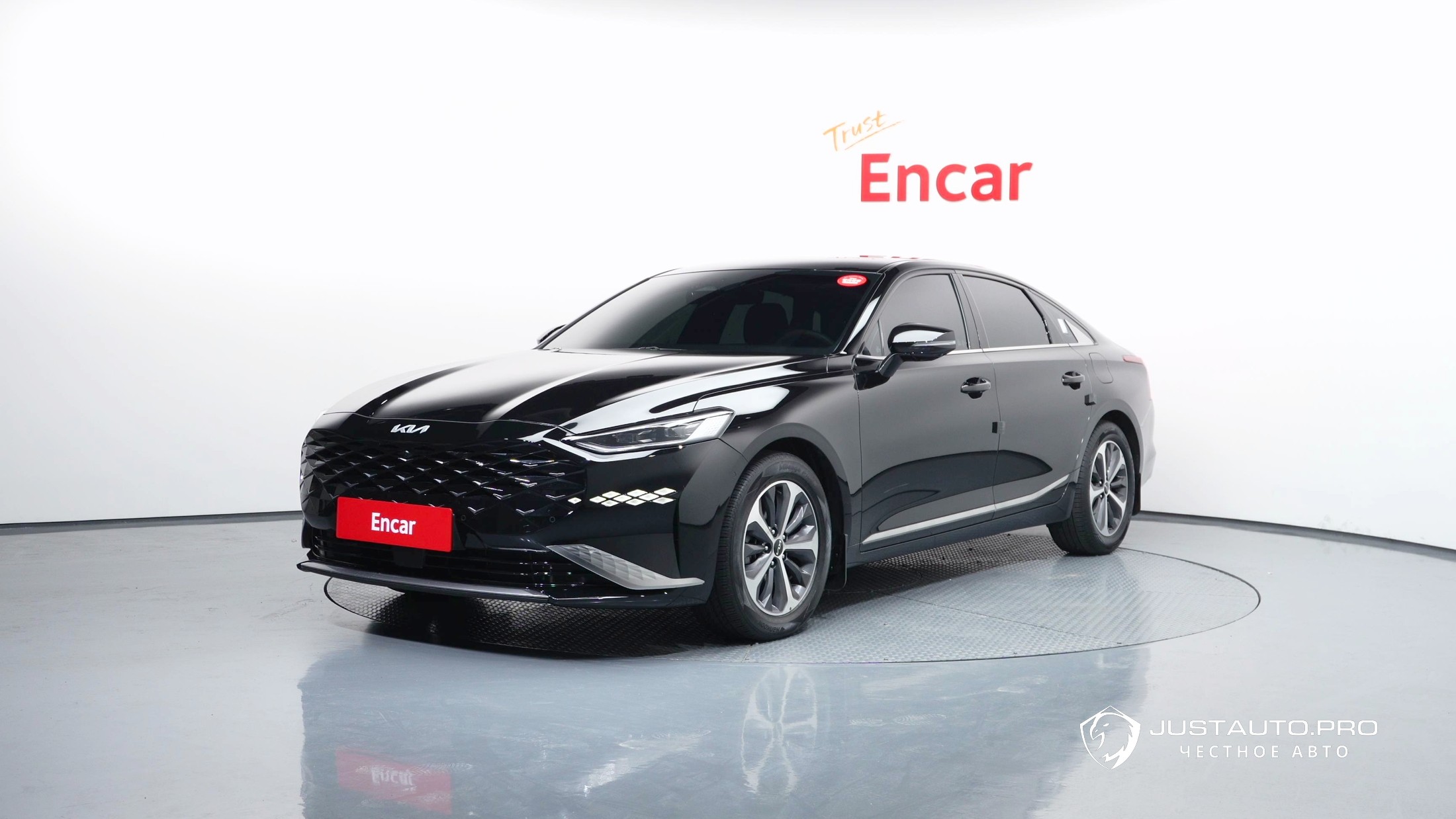 Автомобиль Kia K8