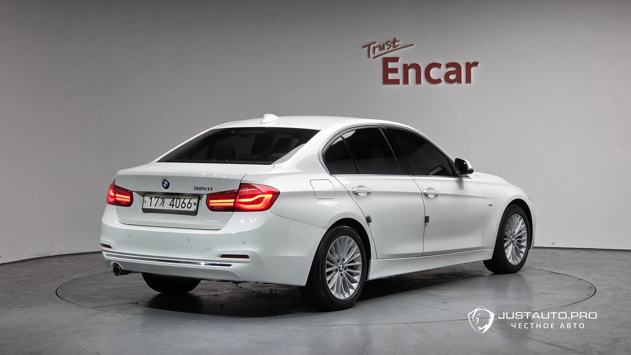 Автомобиль BMW 3-Series