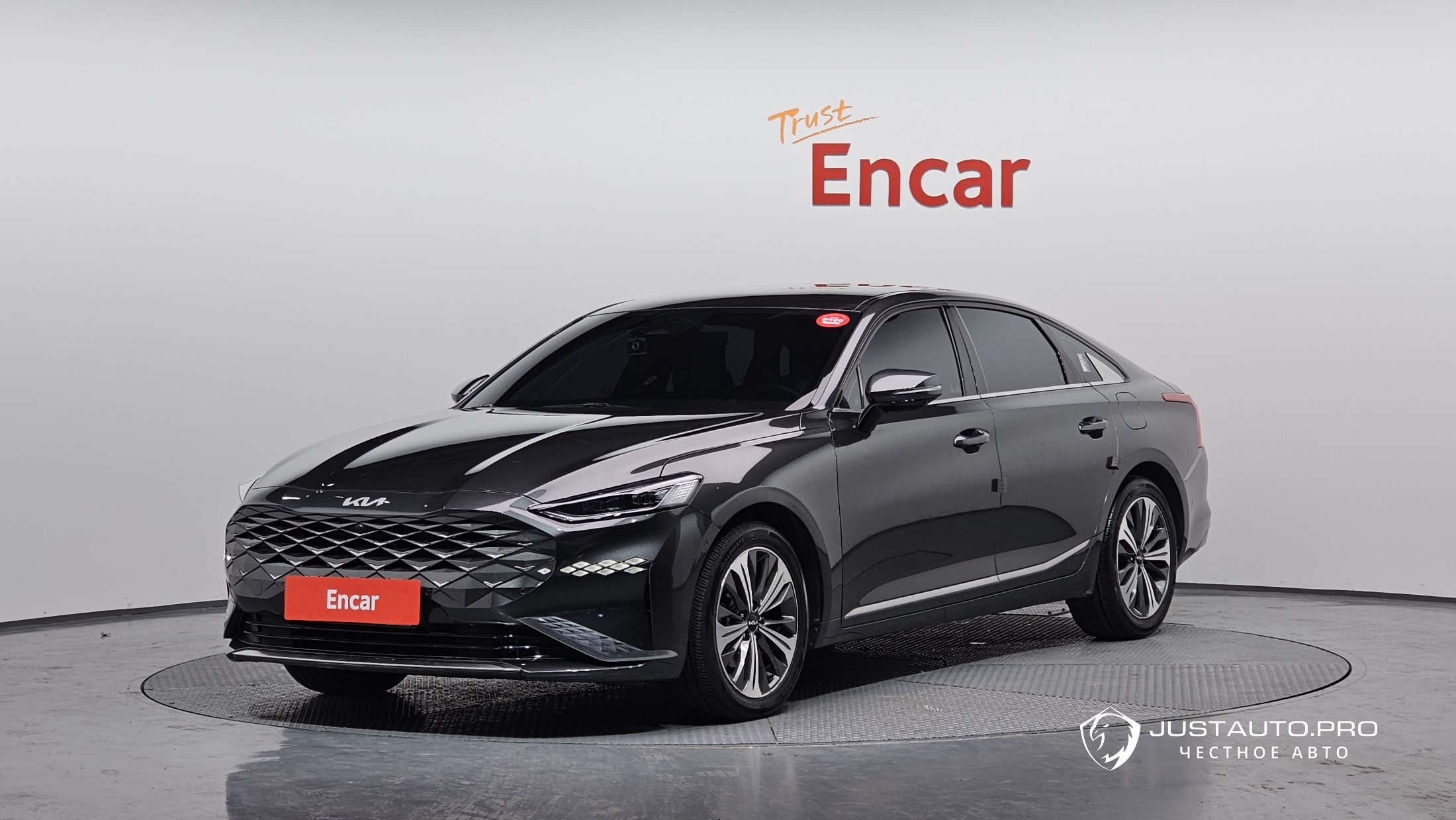 Автомобиль Kia K8