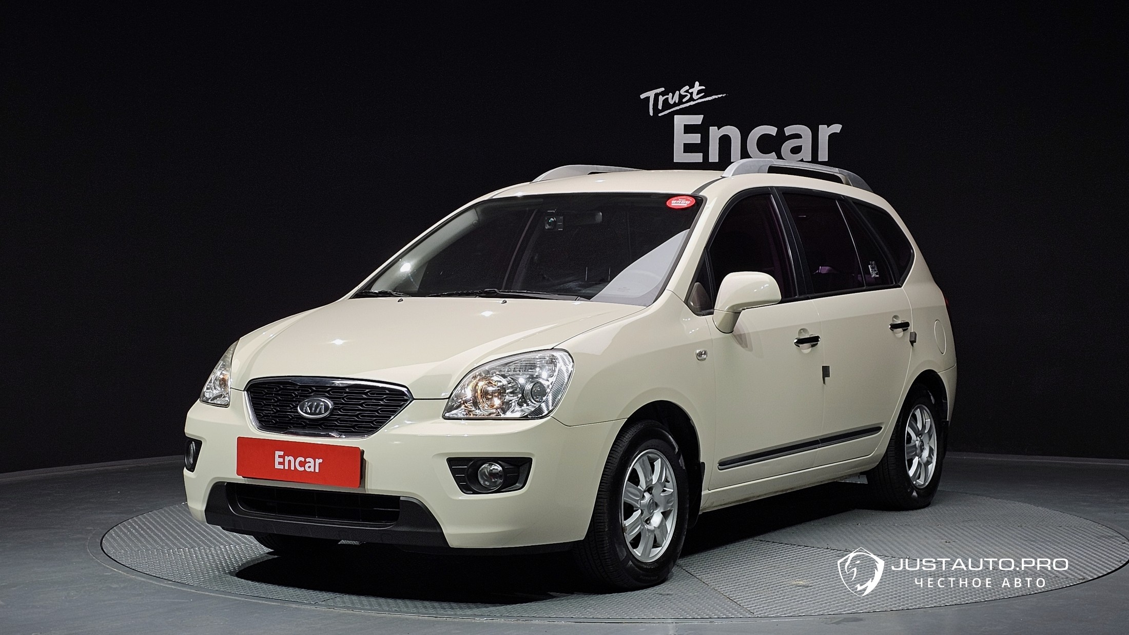 Автомобиль Kia Carens