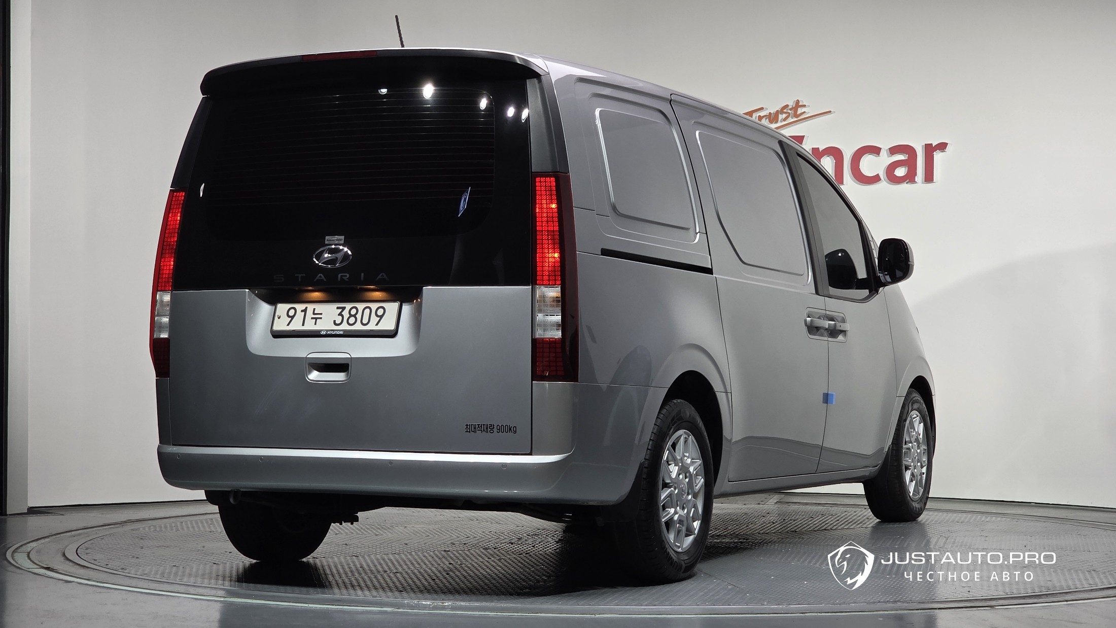 Автомобиль Hyundai Staria
