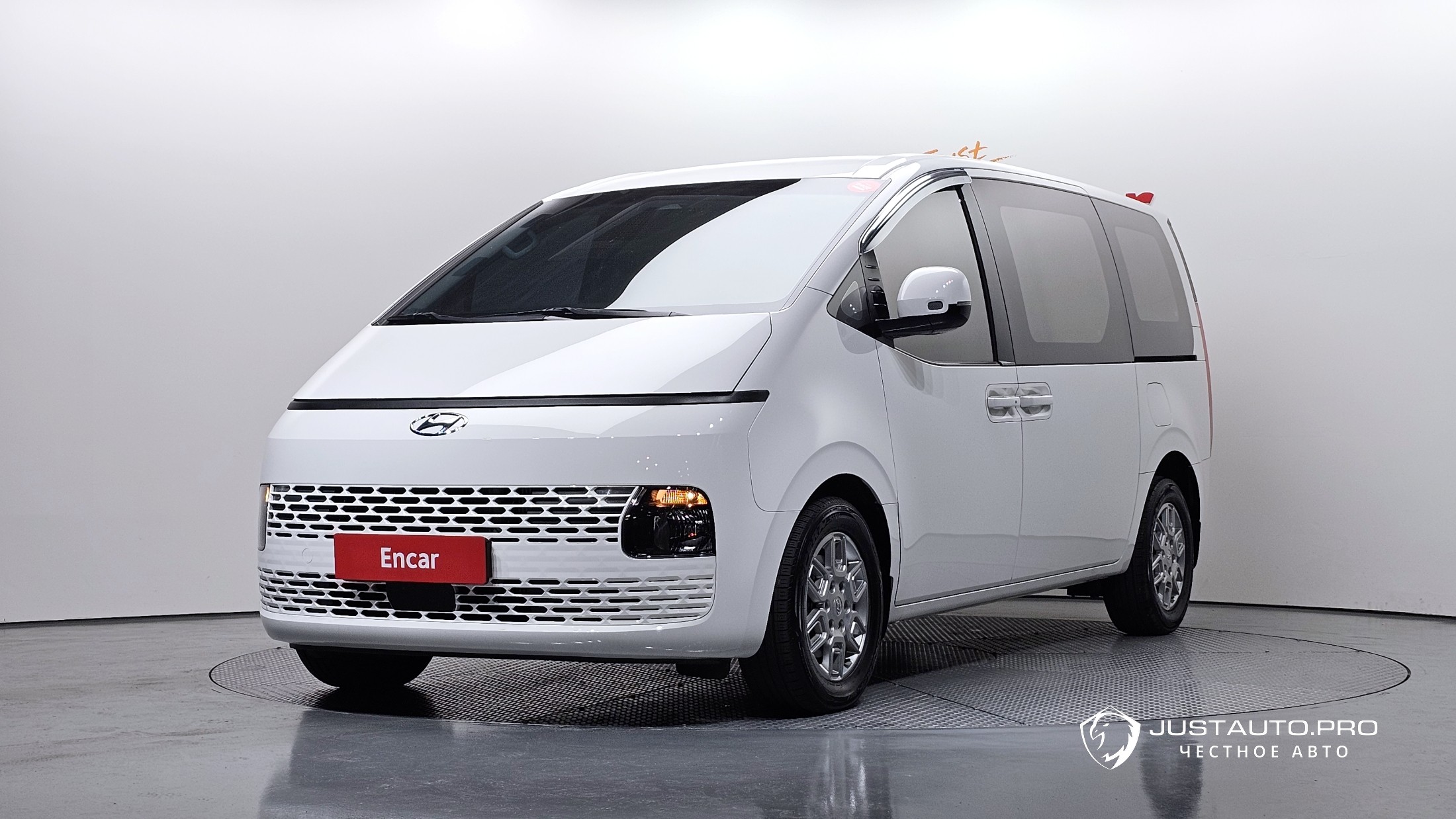 Автомобиль Hyundai Staria