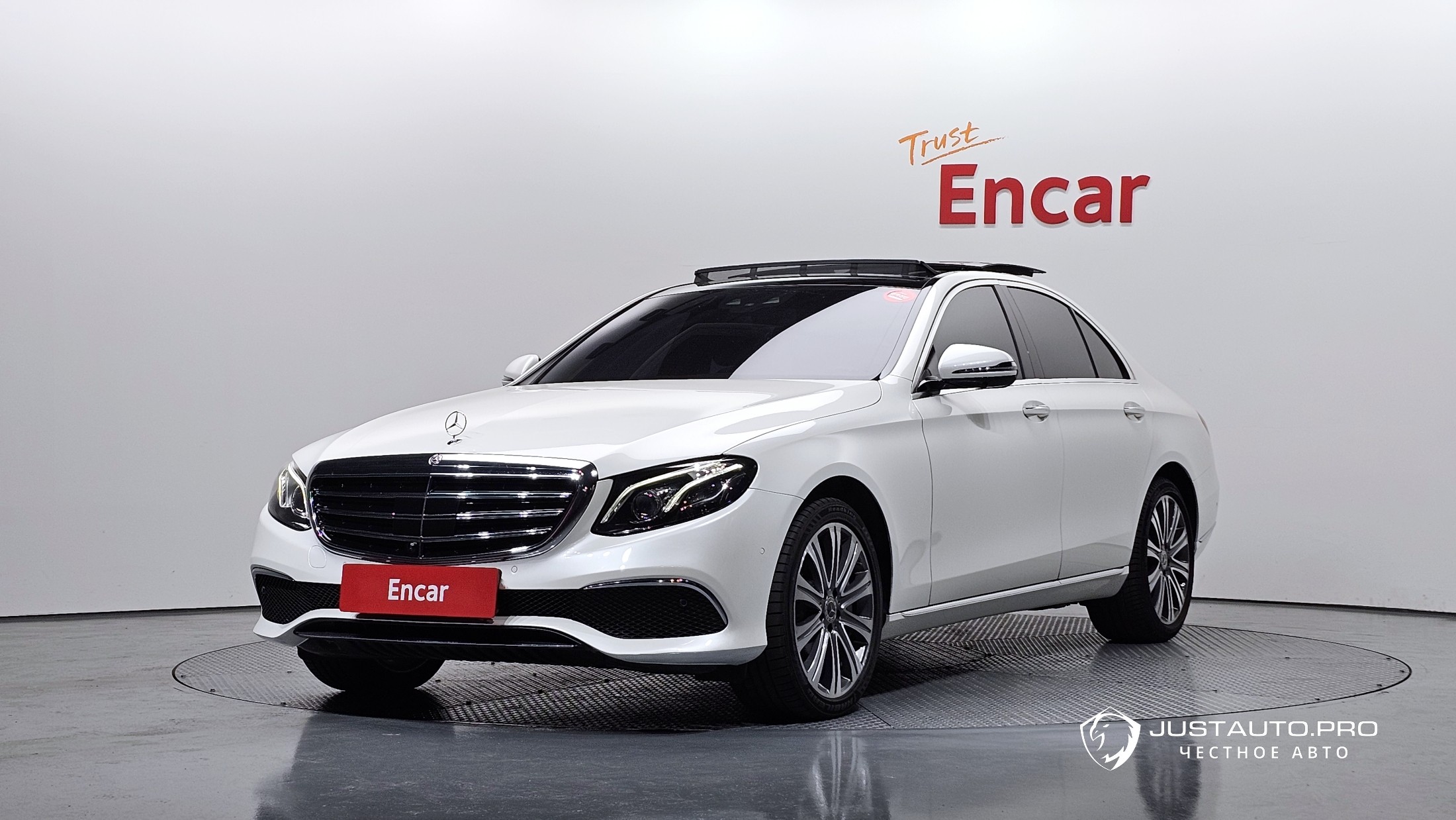 Автомобиль Mercedes-Benz E-Class