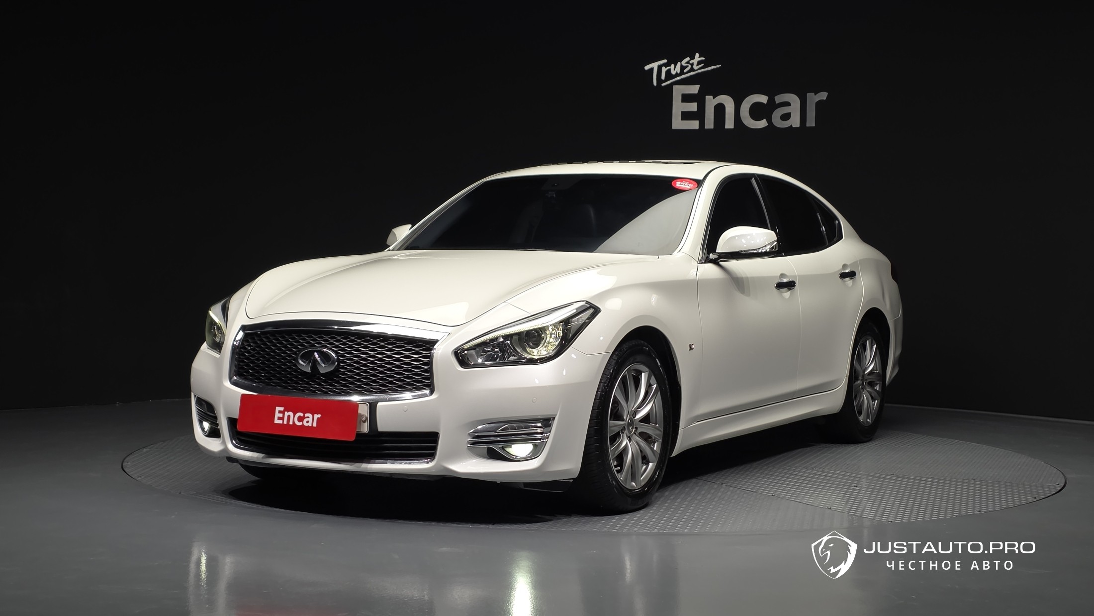 Автомобиль Infiniti Q70