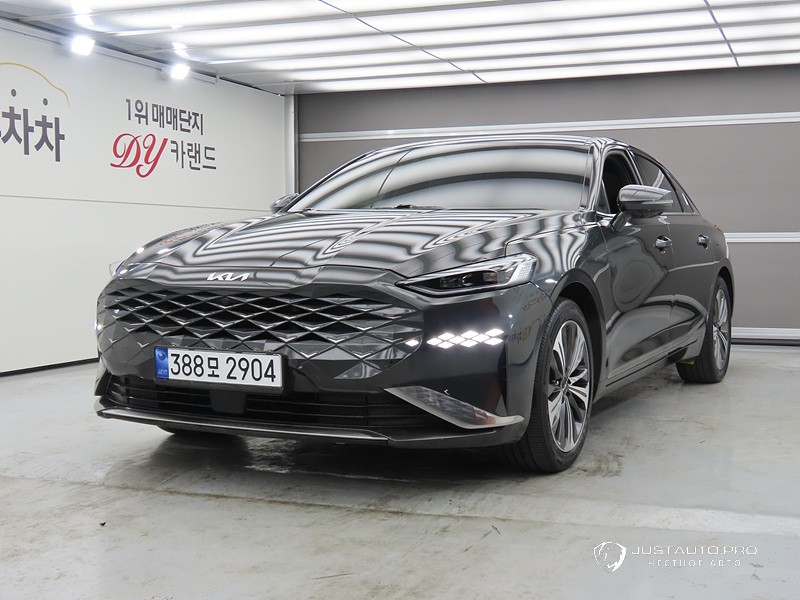Автомобиль Kia K8