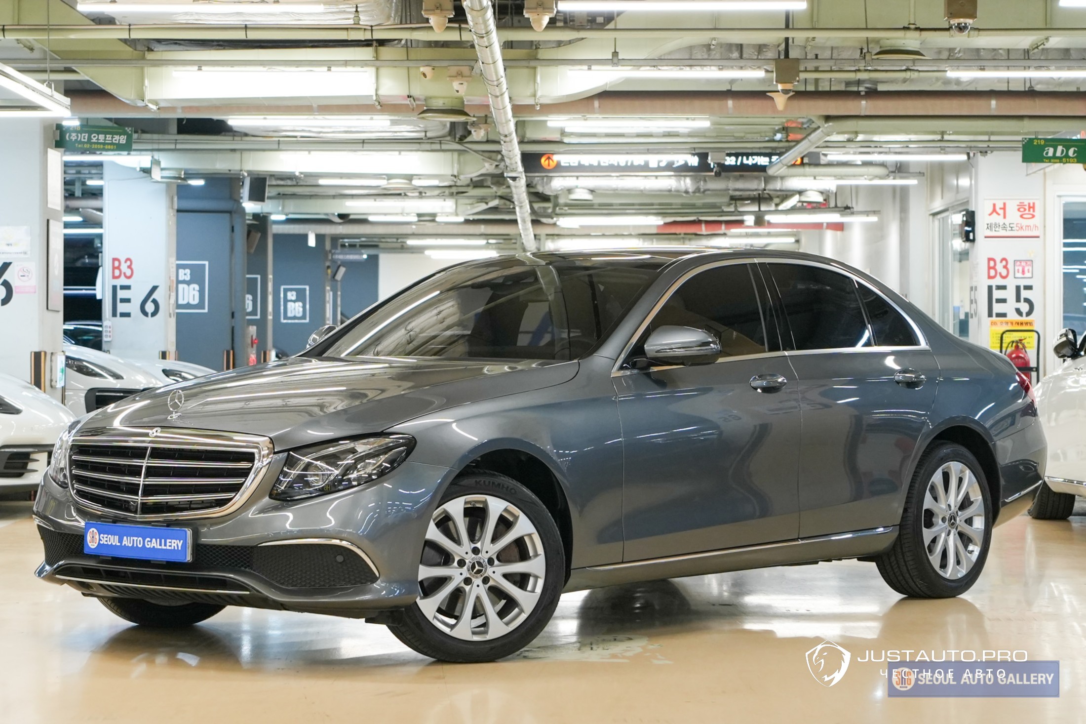 Автомобиль Mercedes-Benz E-Class