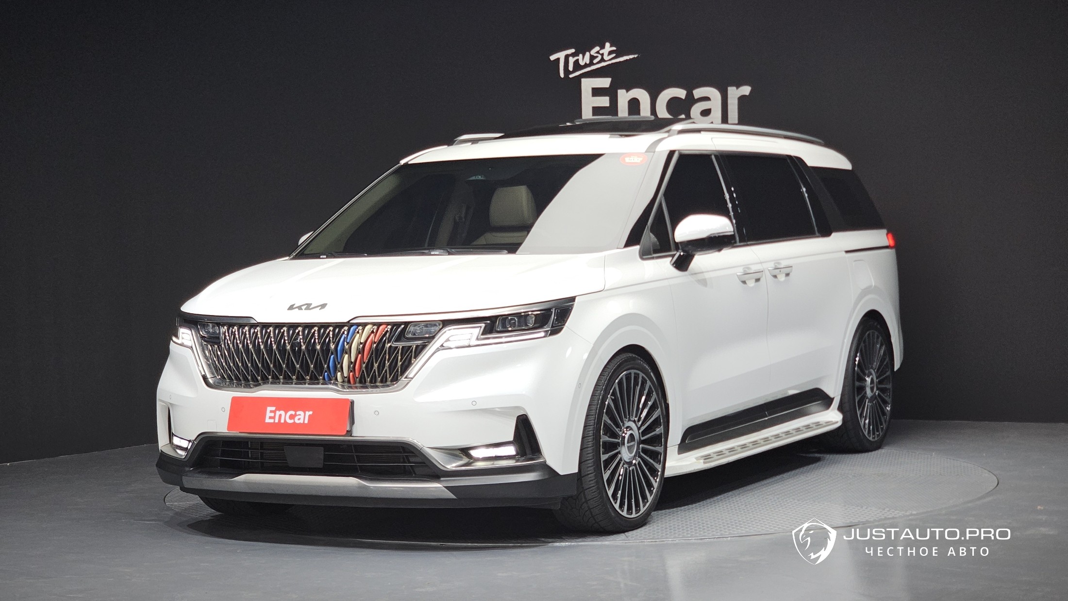 Автомобиль Kia Canival