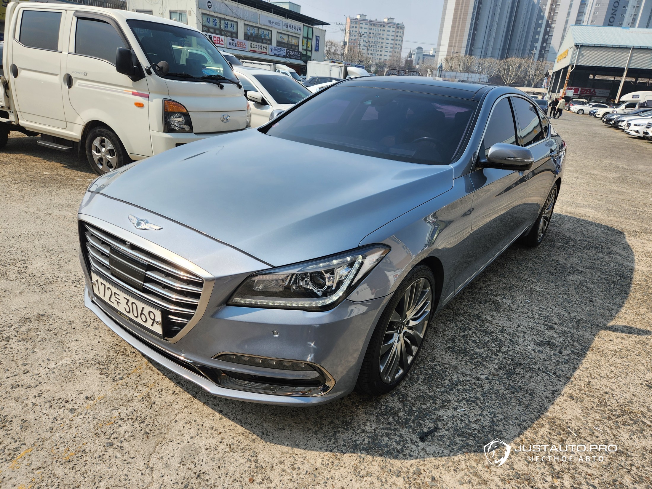 Автомобиль Genesis G80
