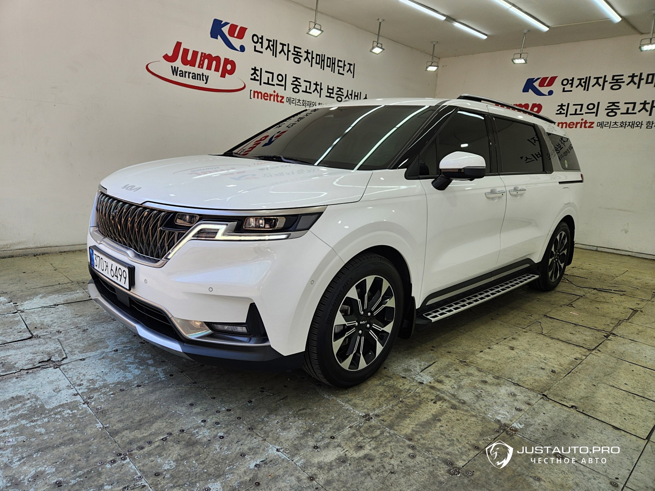 Автомобиль Kia Canival