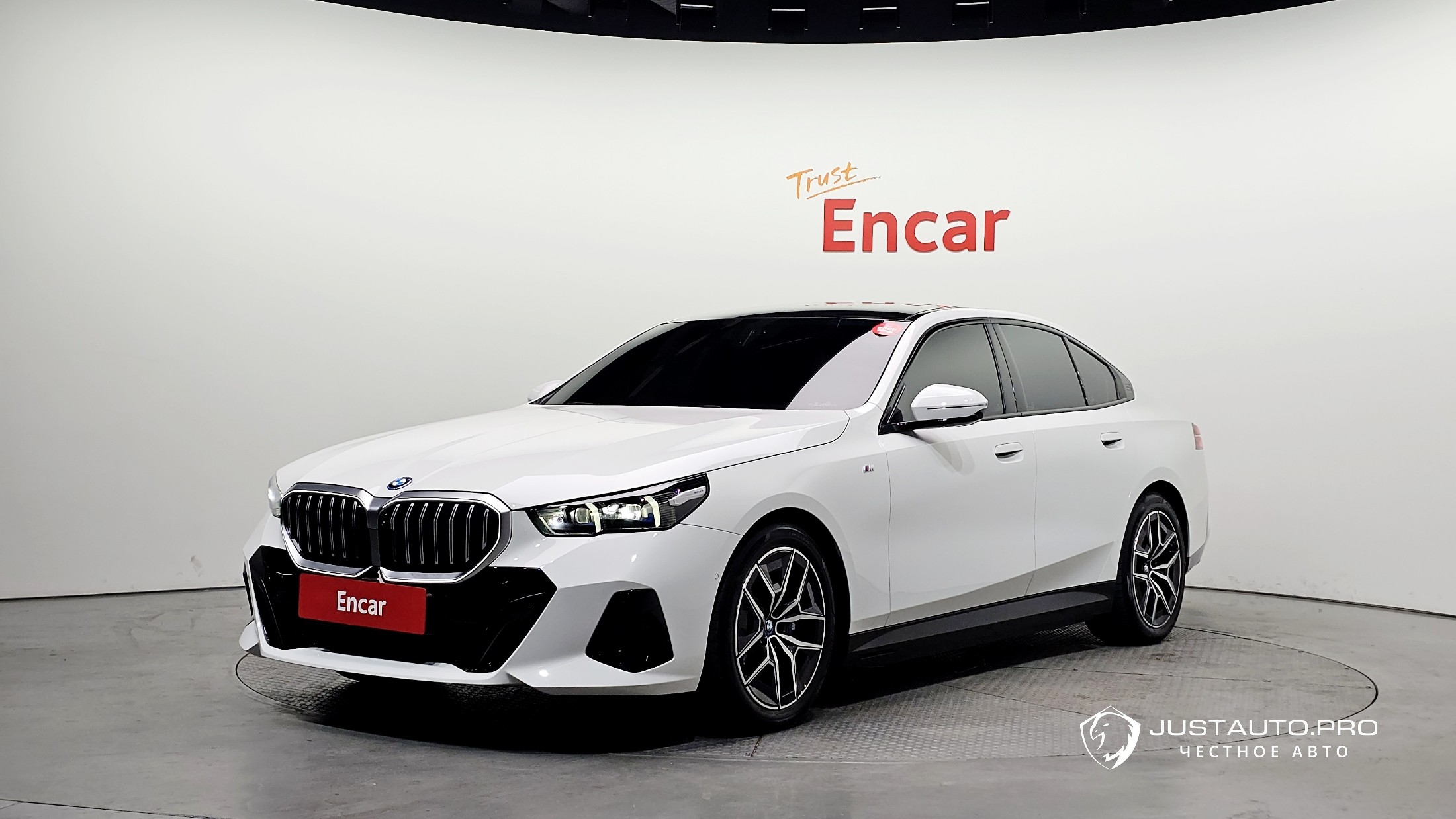 Автомобиль BMW i5