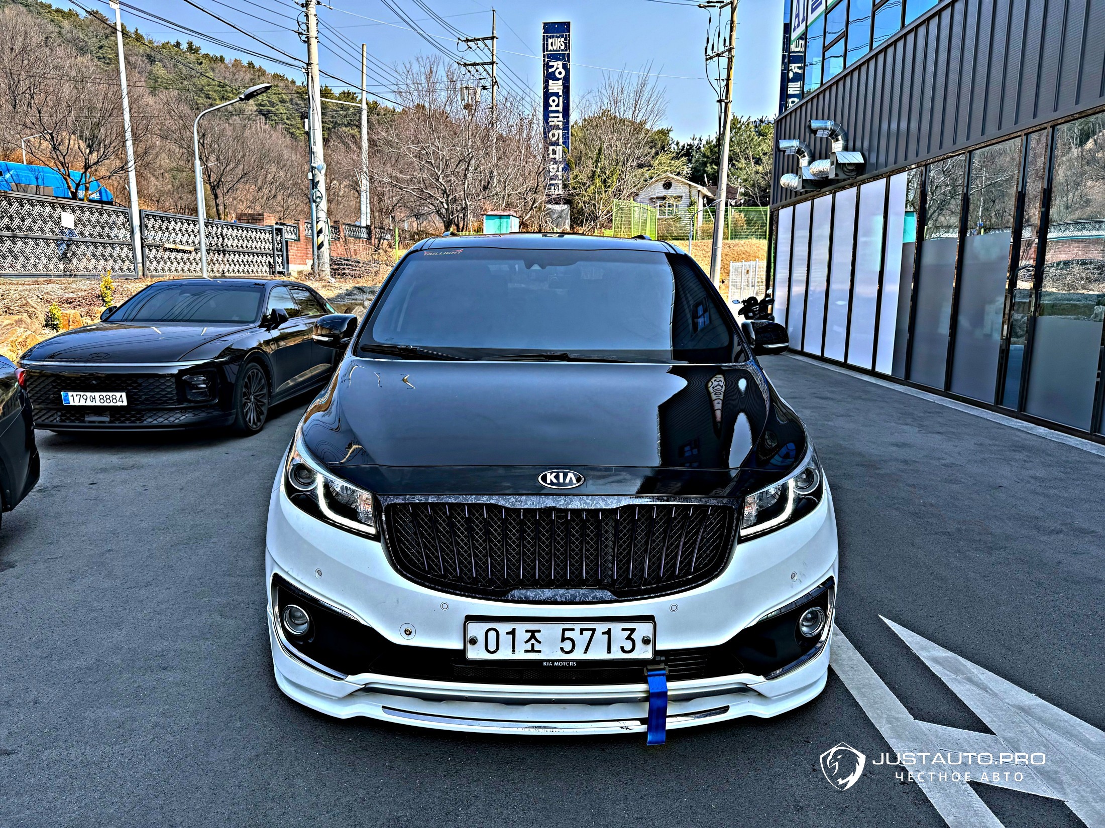 Автомобиль Kia Canival