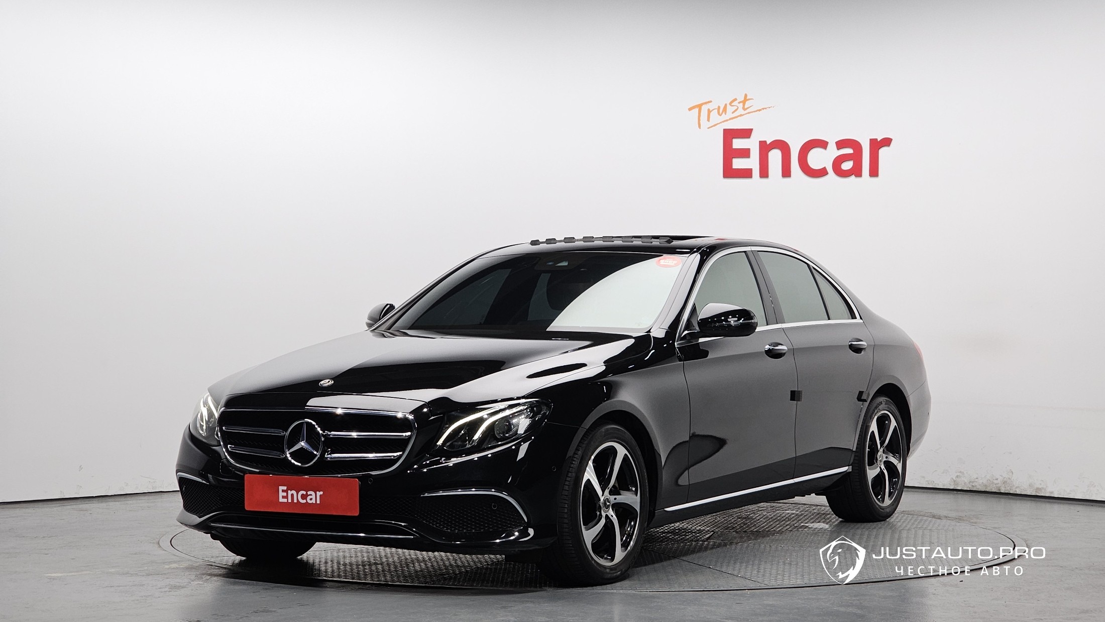 Автомобиль Mercedes-Benz E-Class