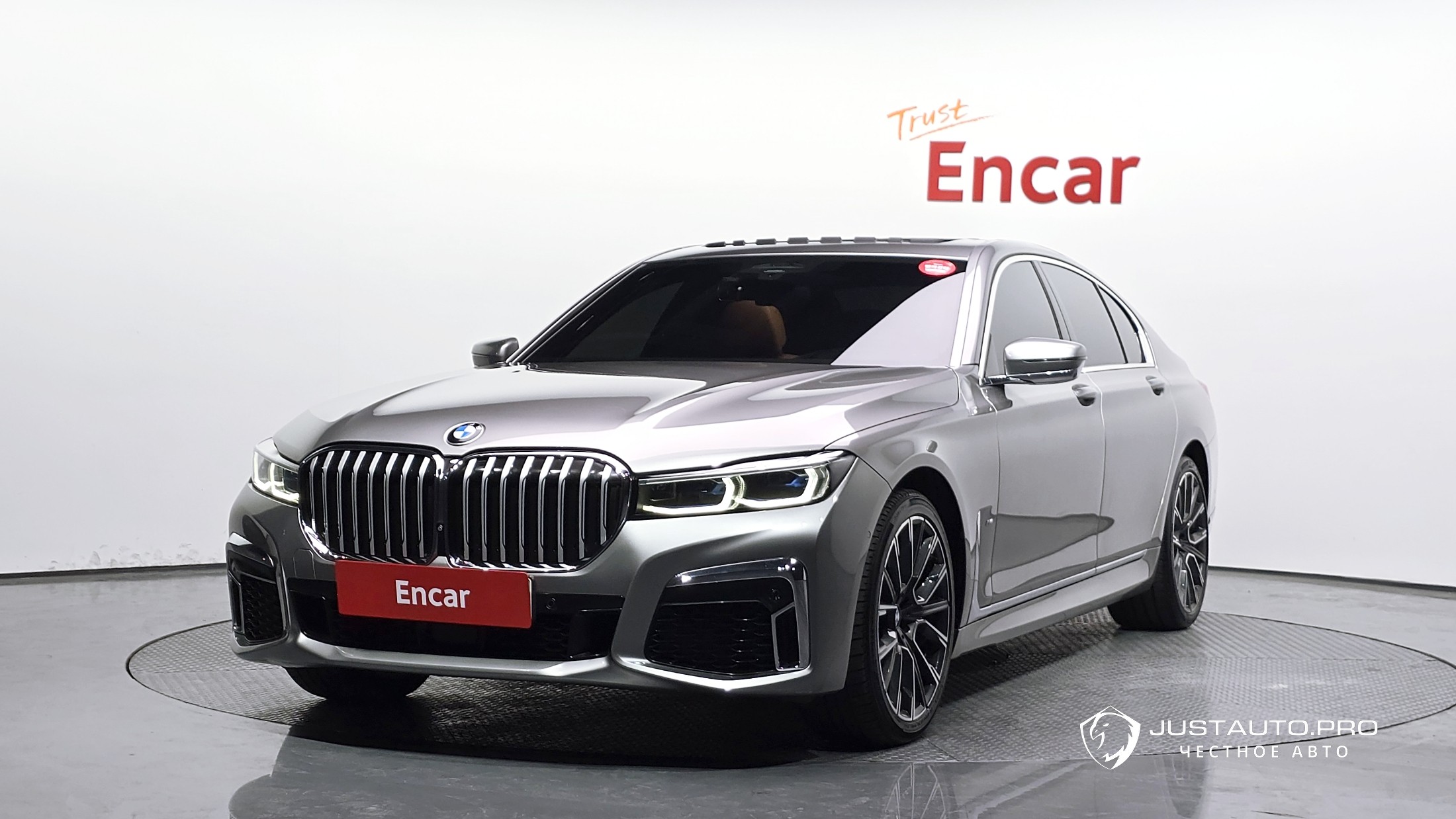 Автомобиль BMW 7-Series