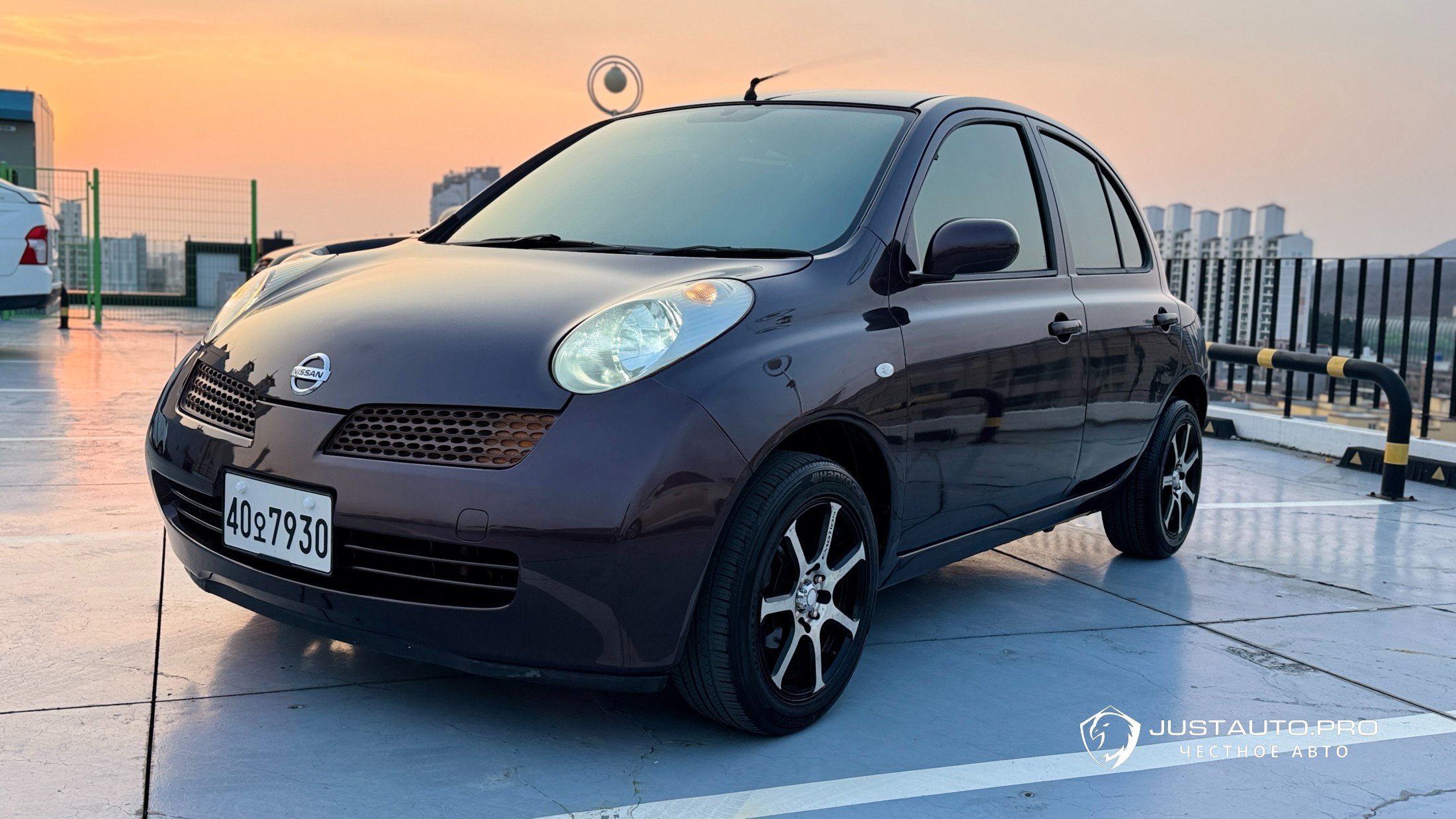Автомобиль Nissan March