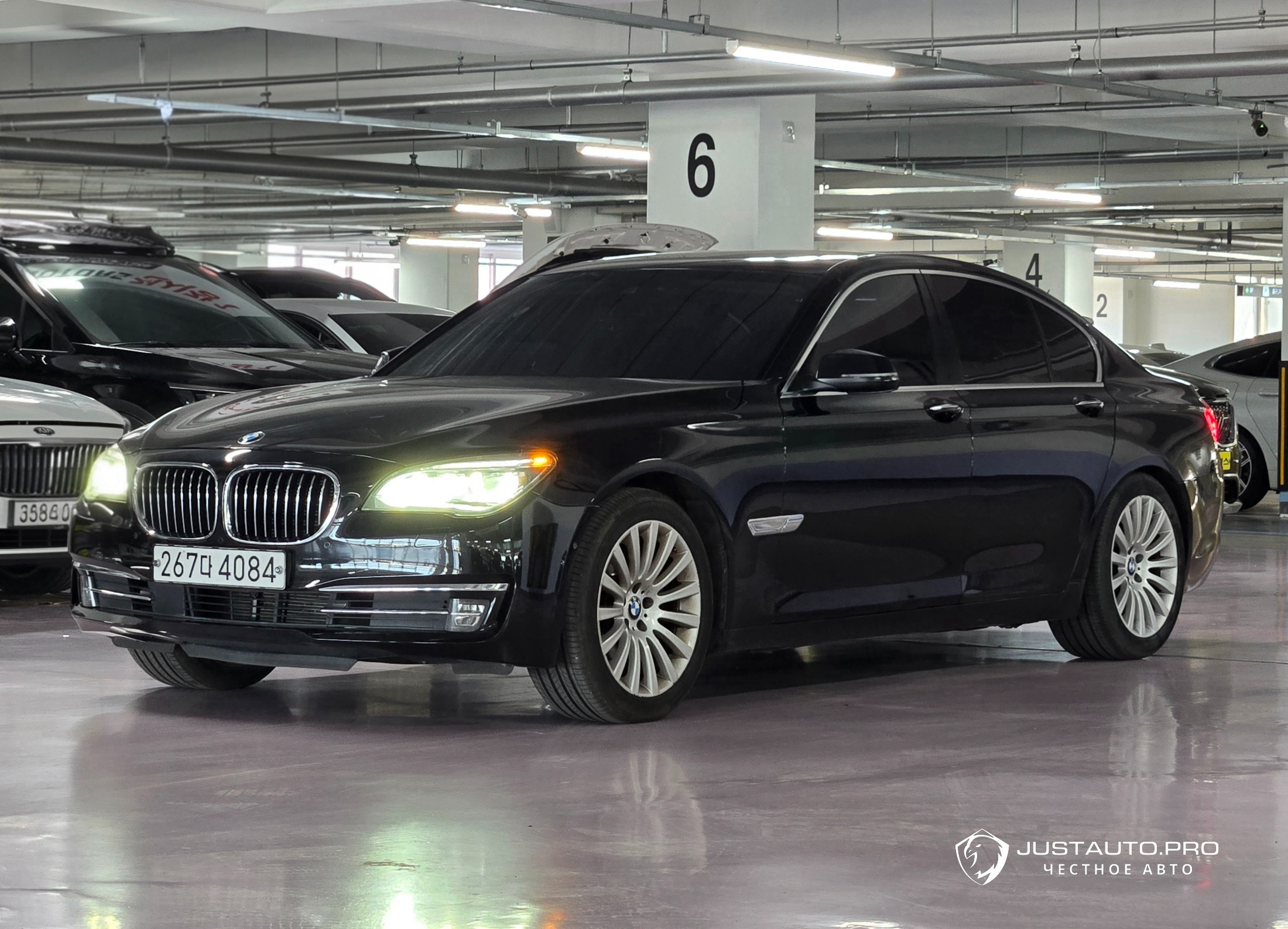 Автомобиль BMW 7-Series