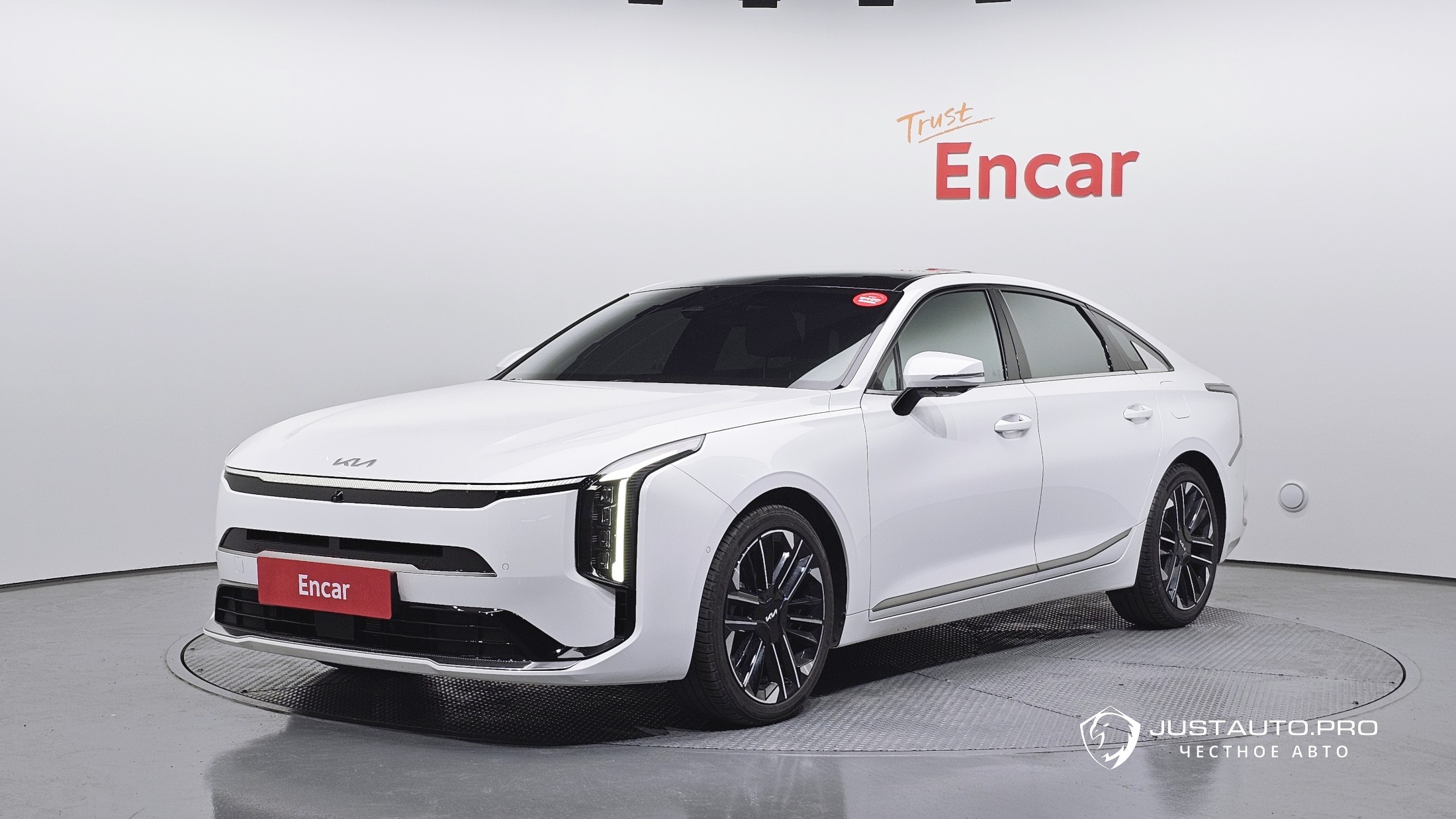 Автомобиль Kia K8