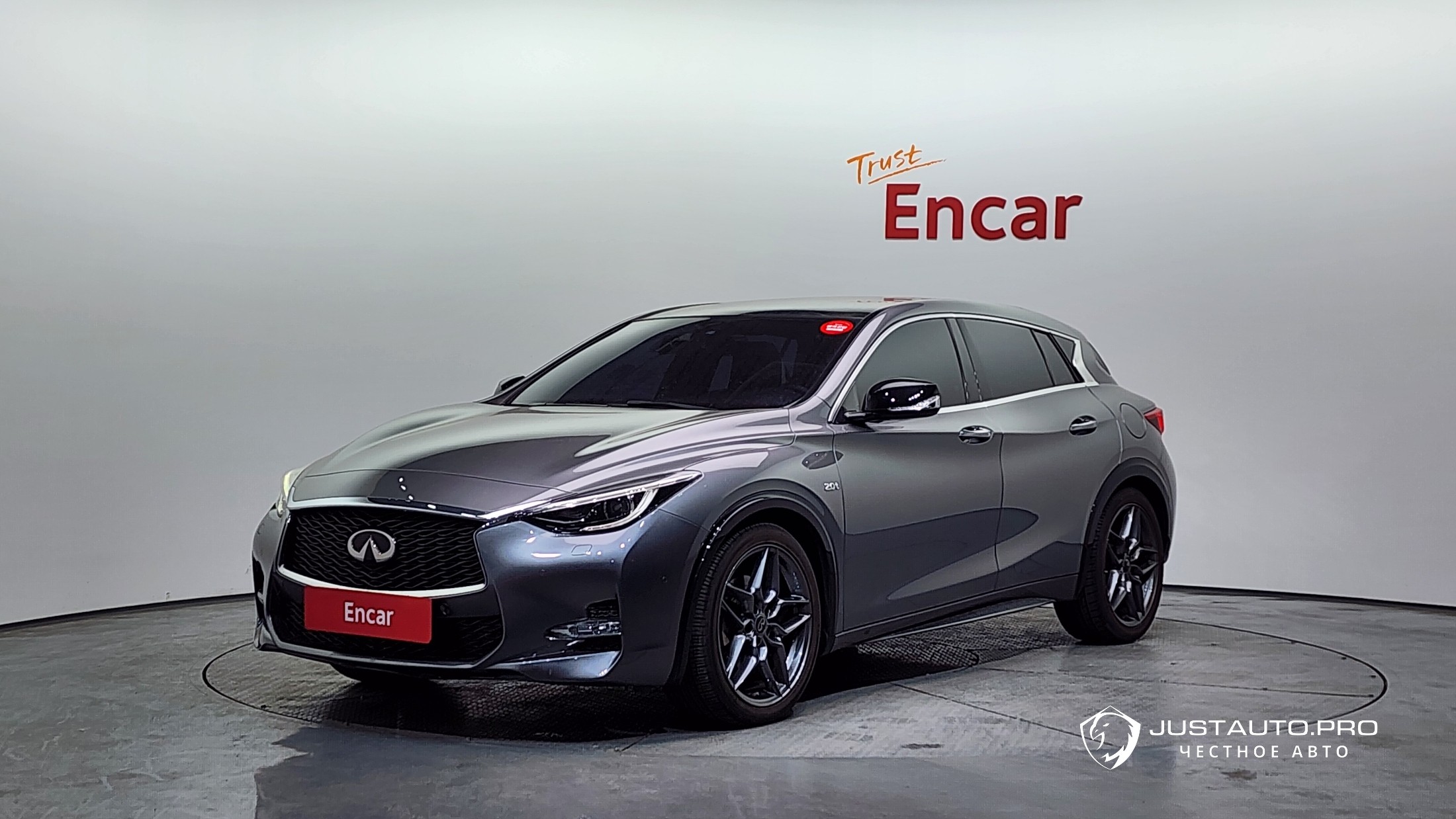 Автомобиль Infiniti Q30