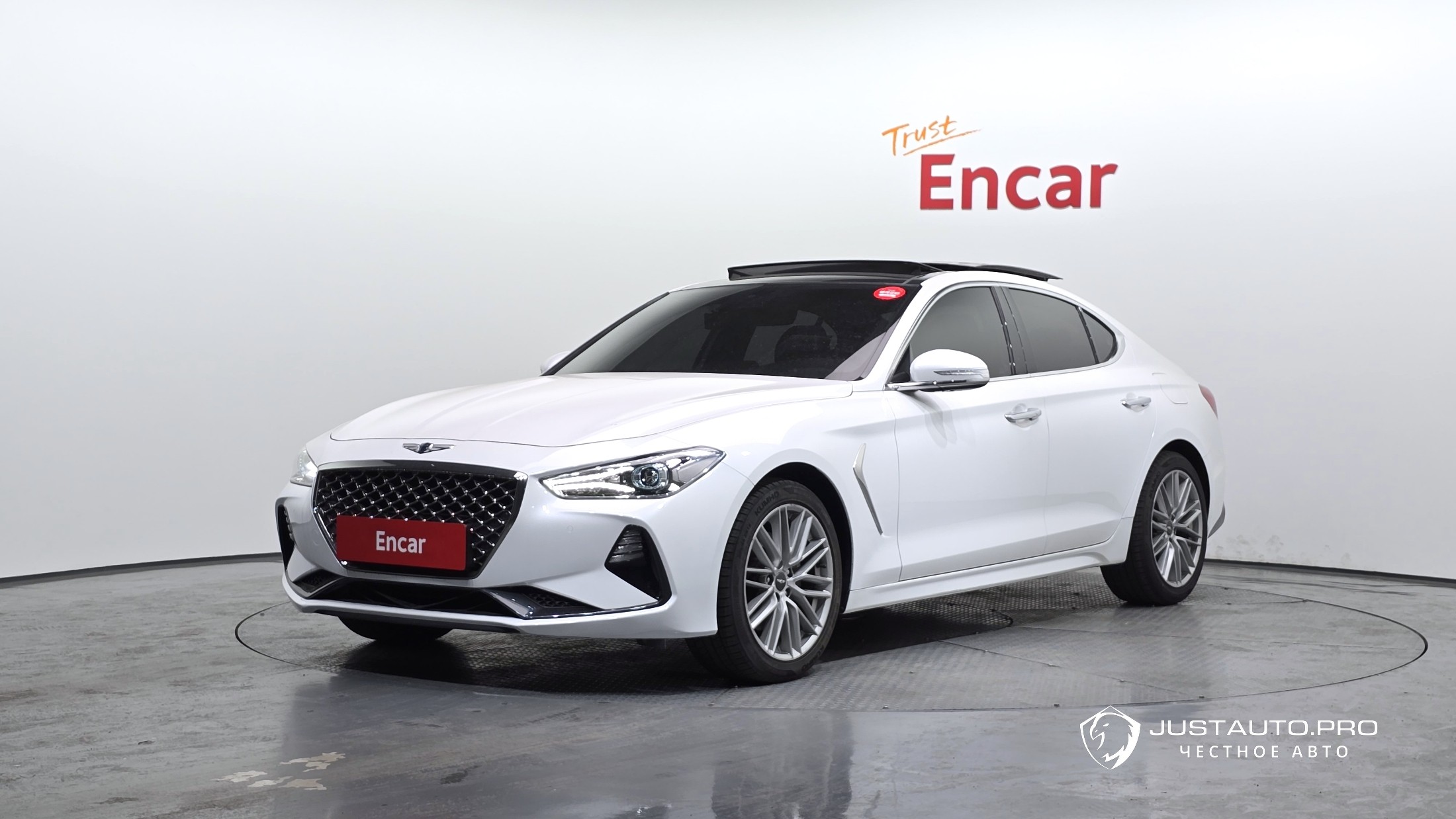 Автомобиль Genesis G70